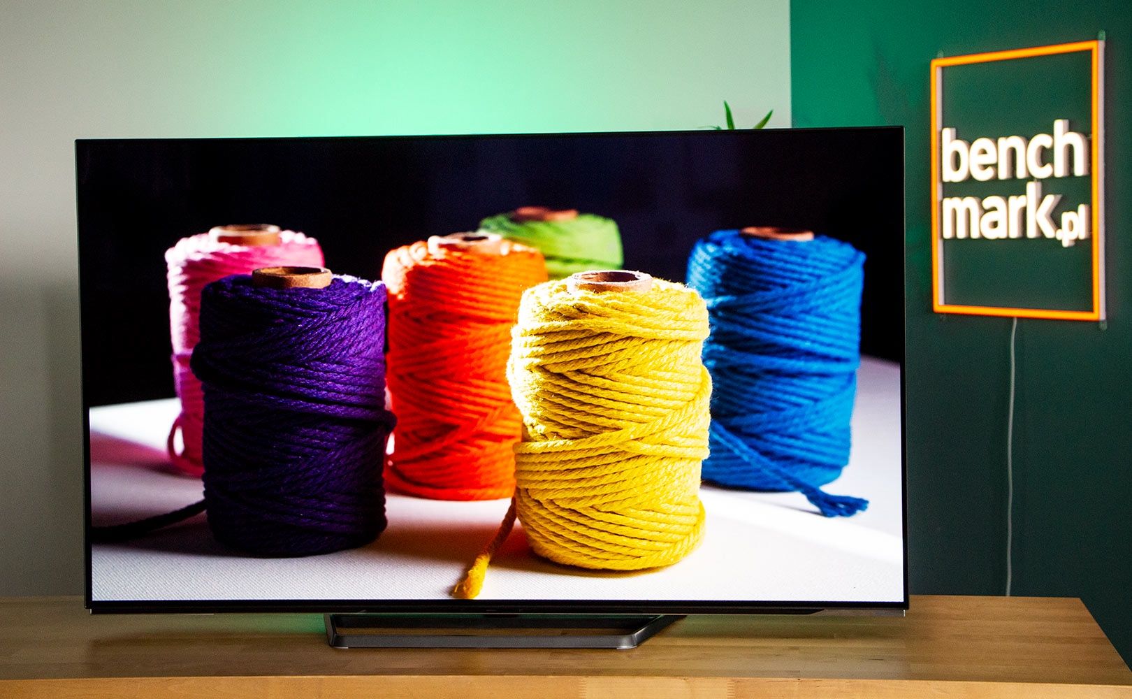Hisense A85H - od przodu