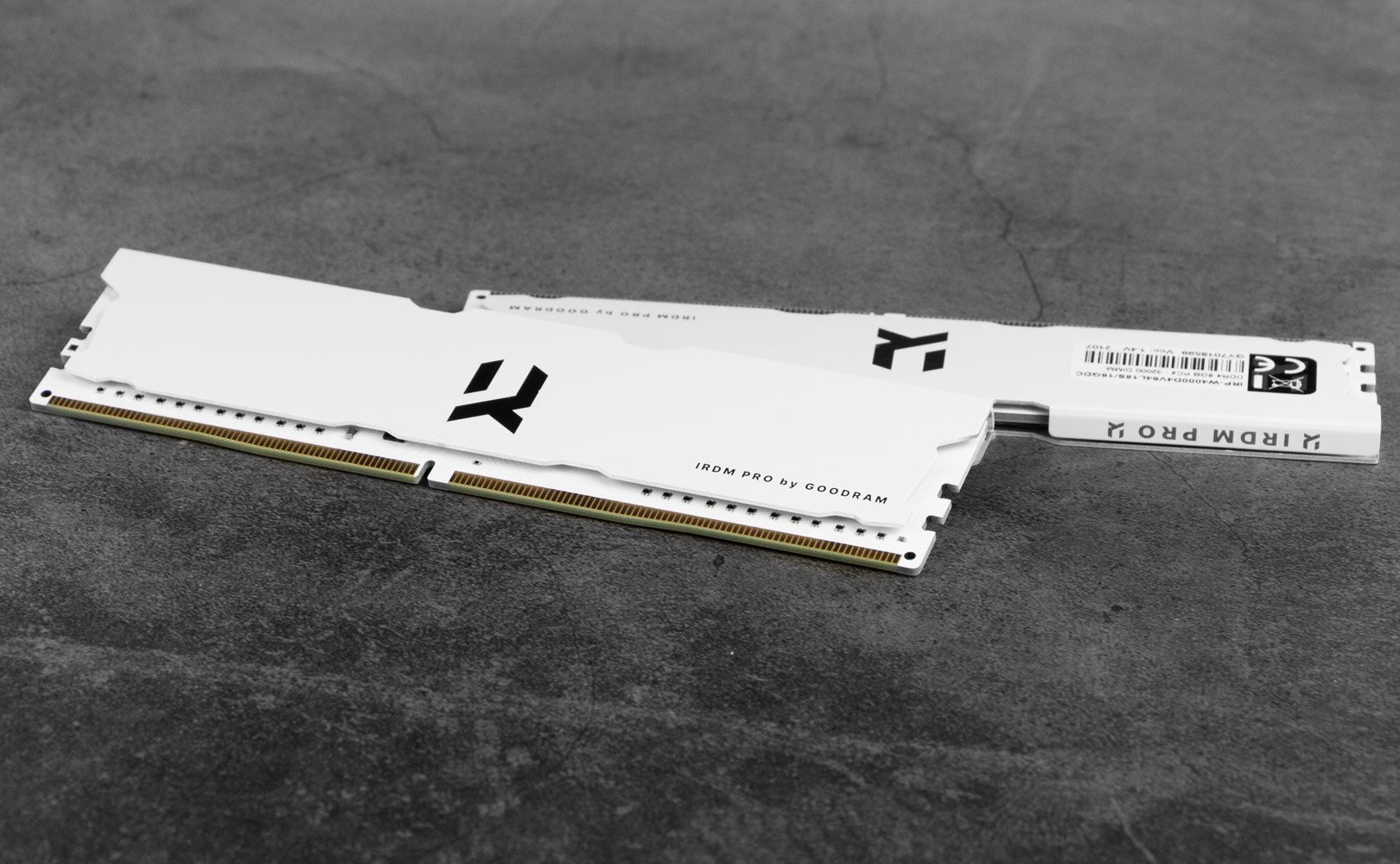 GOODRAm IRDM PRO DDR4 Hollow White