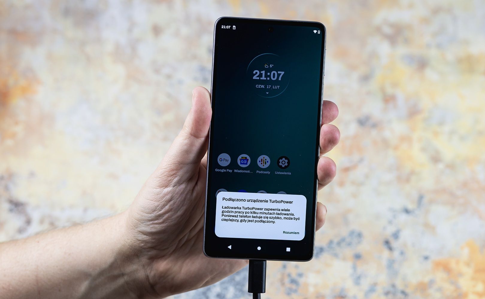 Motorola Edge 30 Pro ładowanie
