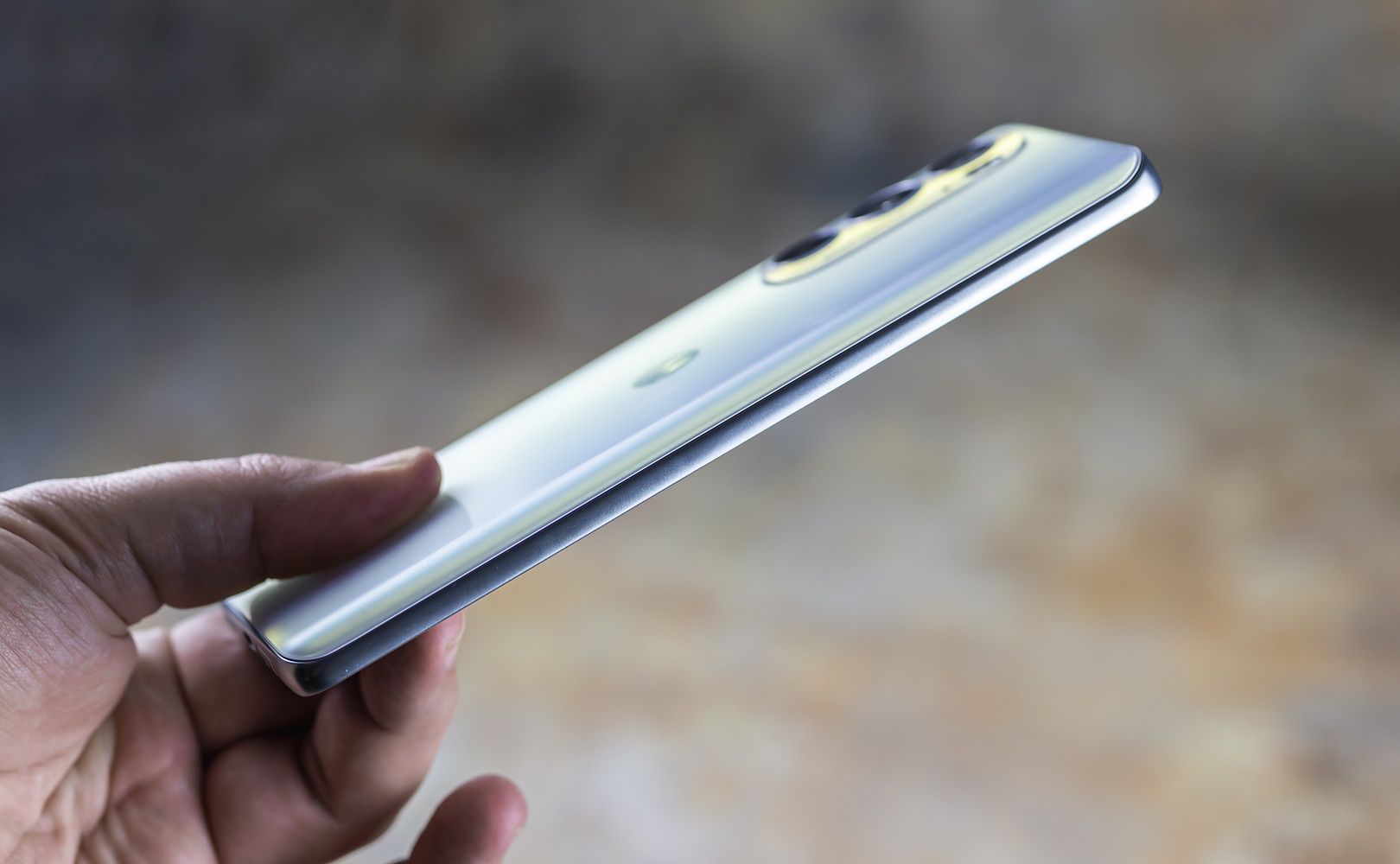 Motorola Edge 30 Pro smartfon grubość