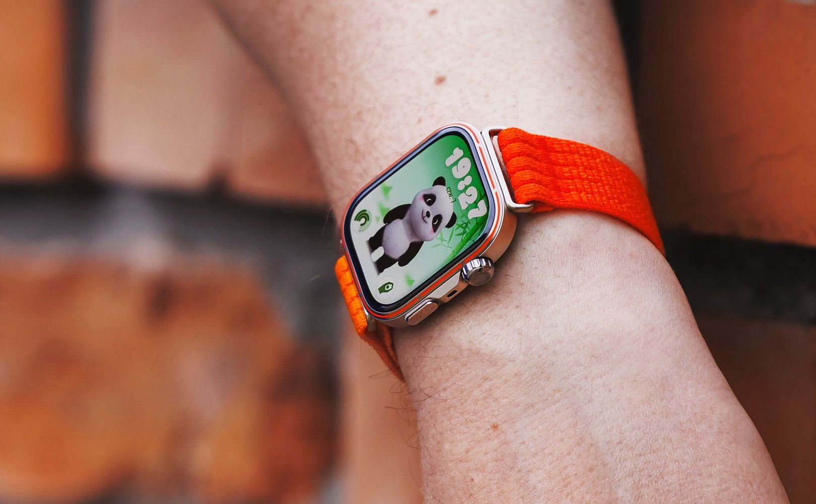 Huawei Watch Fit 5 Pro z interaktywną pandą