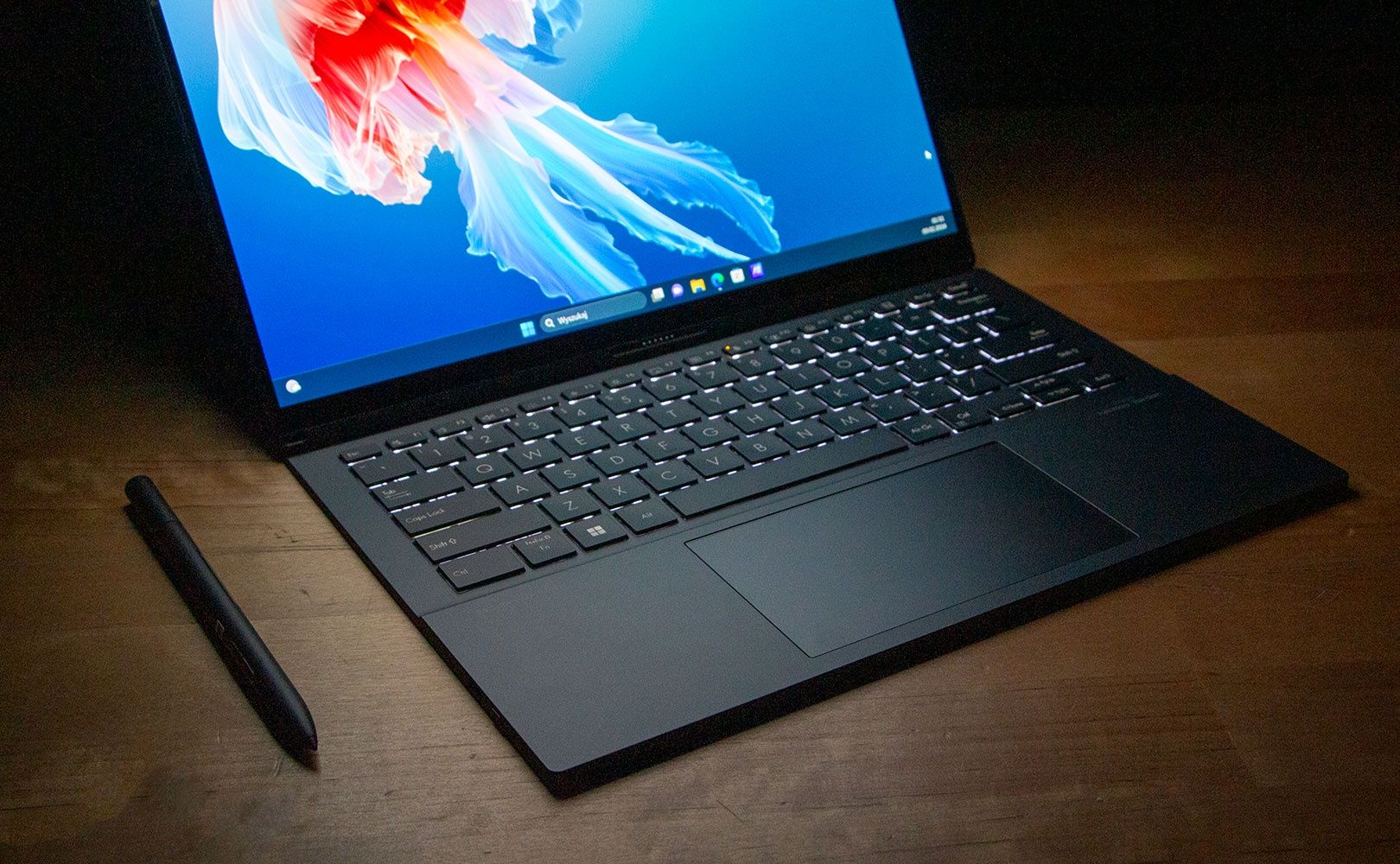 ASUS Zenbook 14 Duo OLED UX8406 - złożony