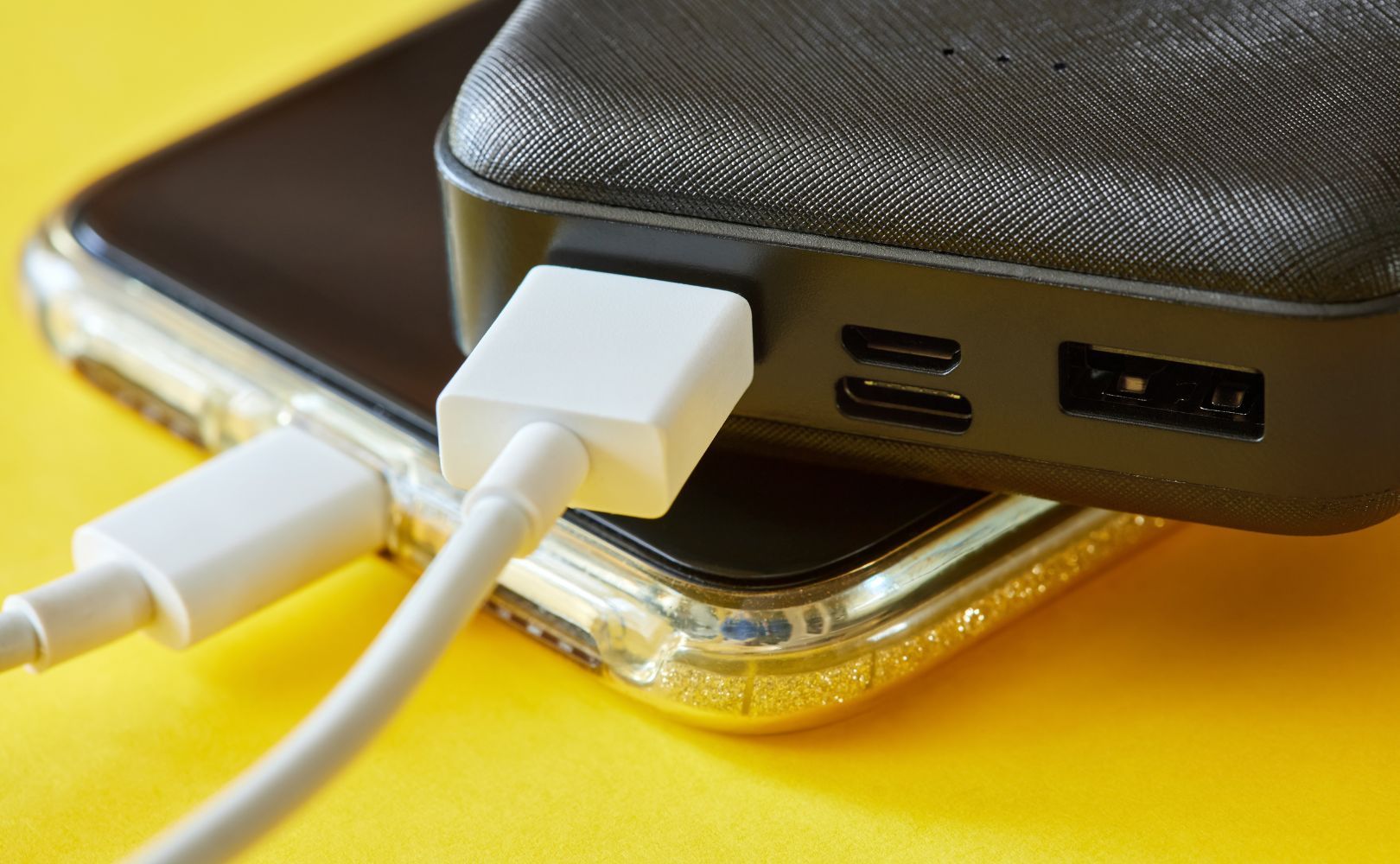 Ładowanie smartfona a moc ładowarki