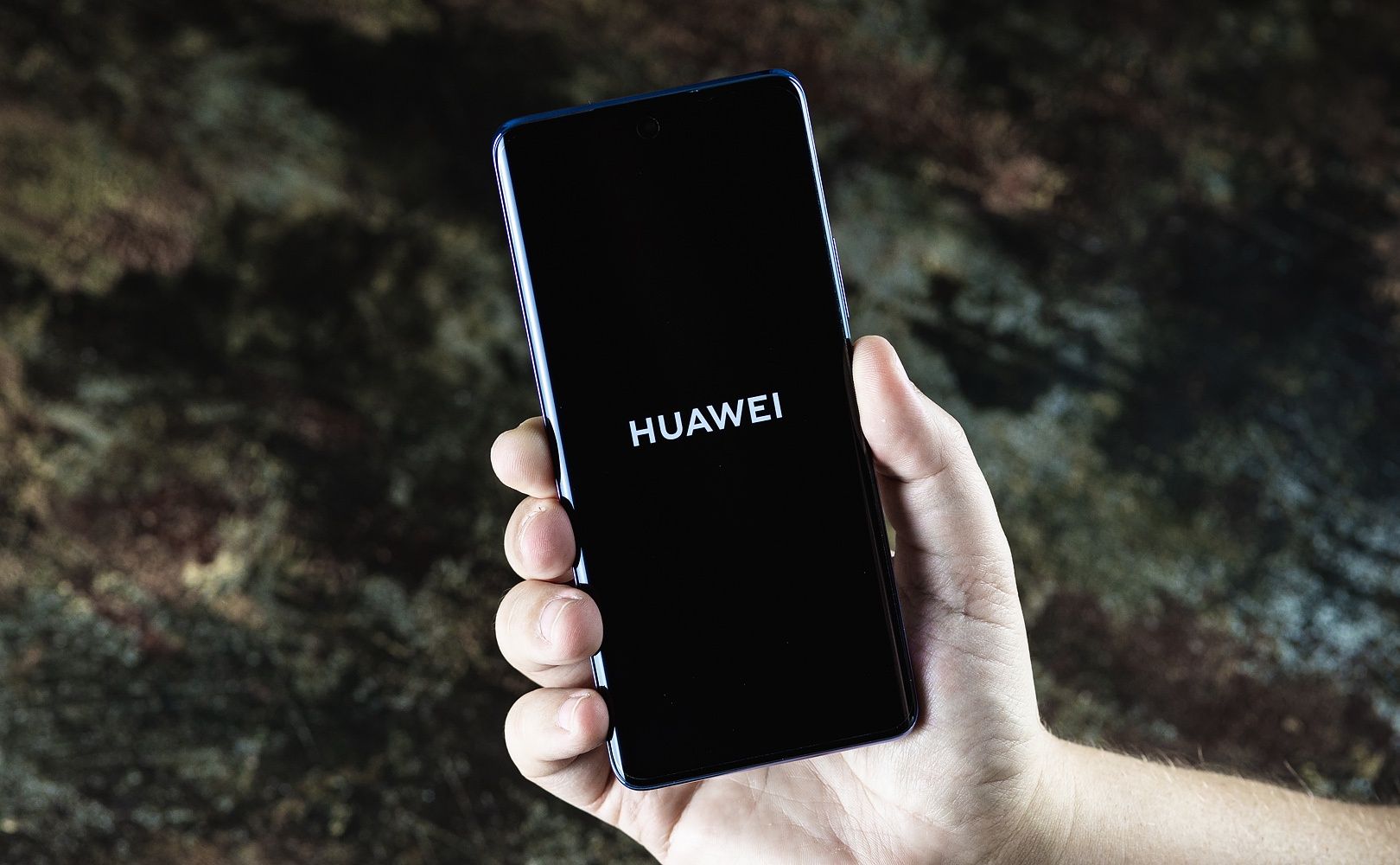 Huawei nova 9 dłoń