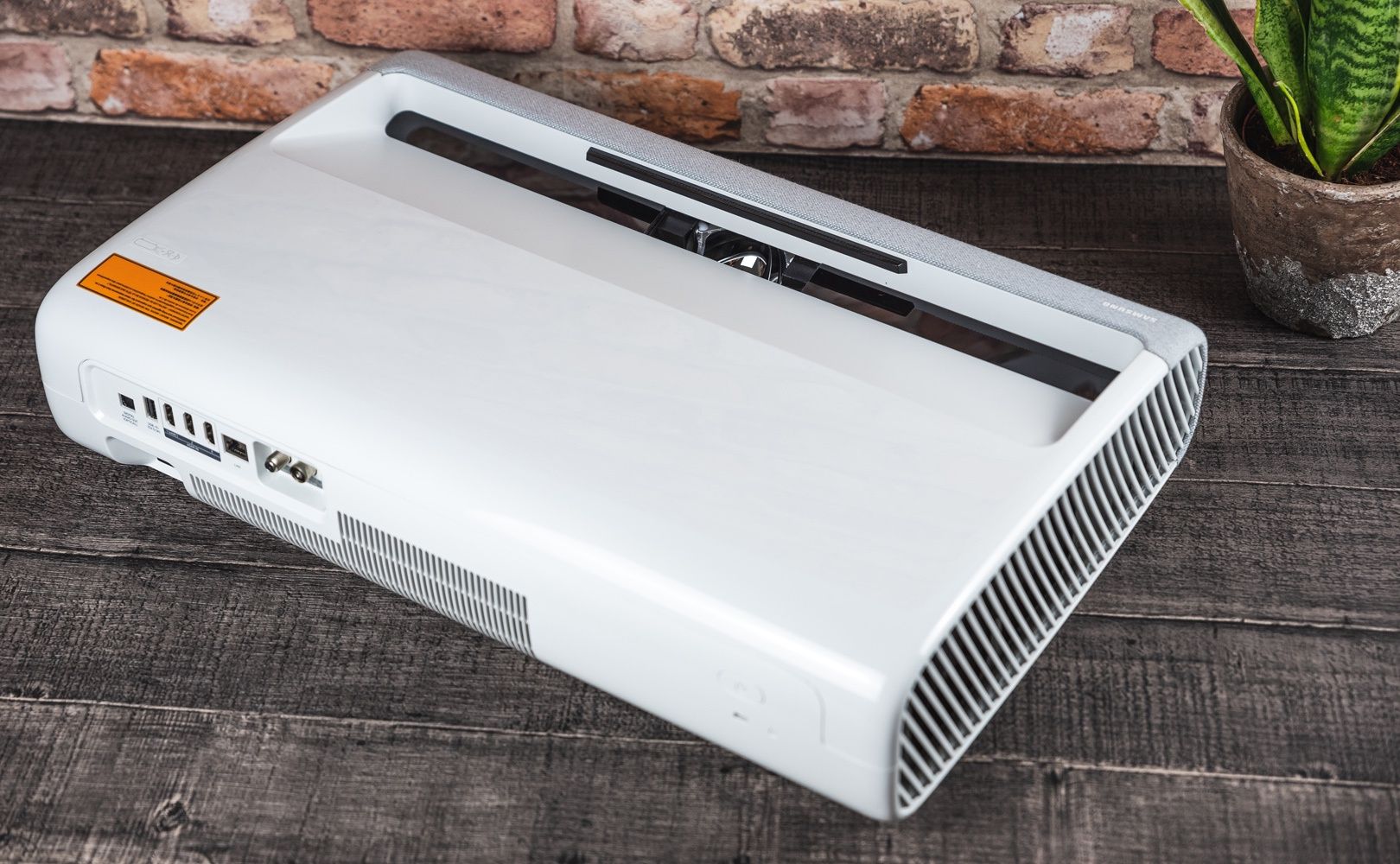 Projektor Samsung The Premiere LSP7T 4K od tyłu
