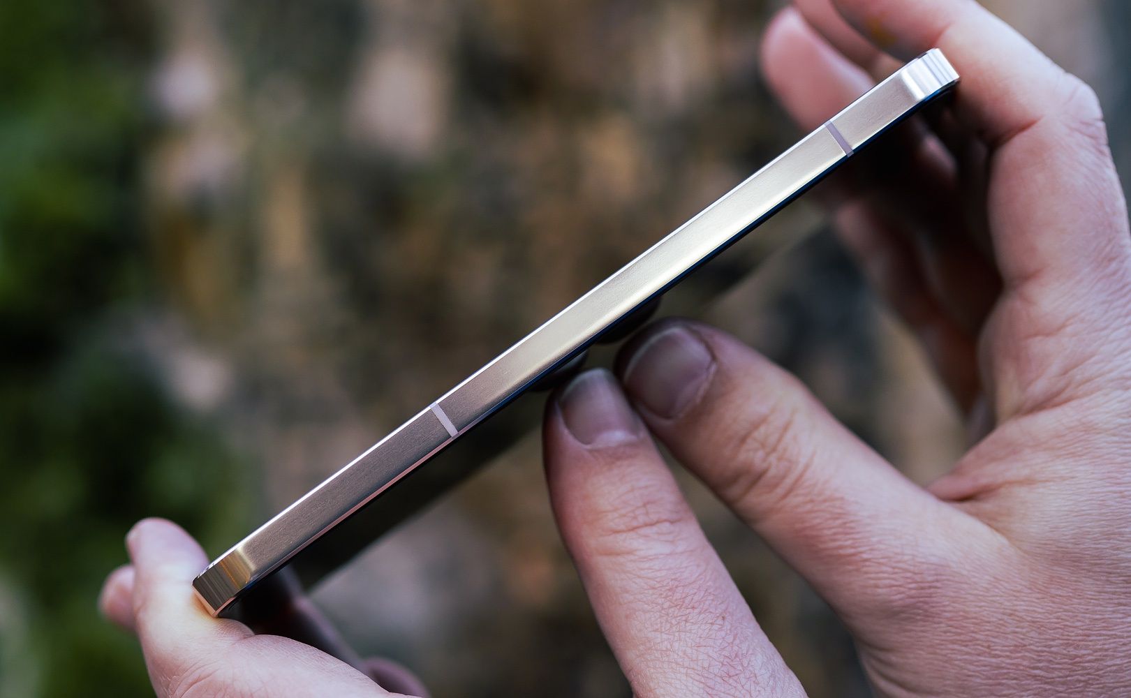 vivo V23 5G lewa krawędź