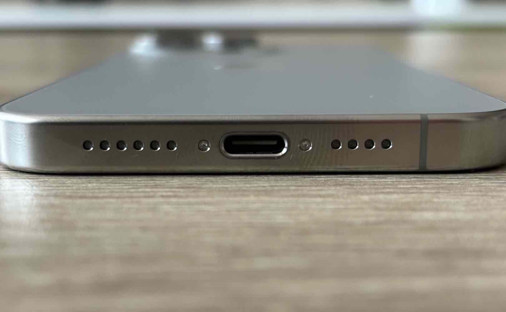 iPhone 15 pro max usb-c