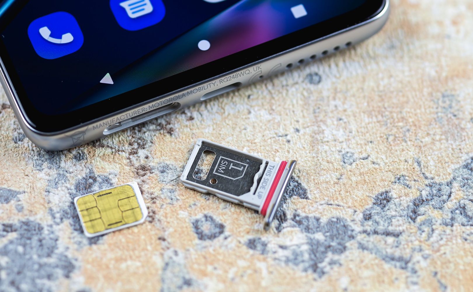 Motorola Edge 30 Pro slot SIM
