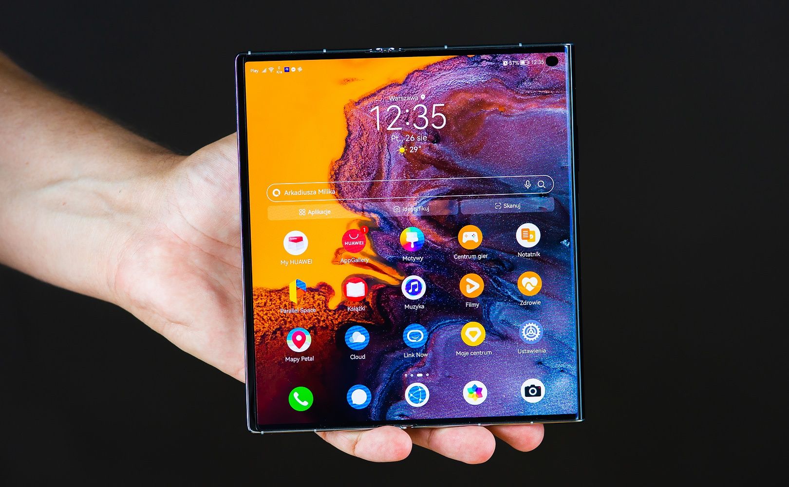 Huawei Mate Xs 2 rozłożony dłoń