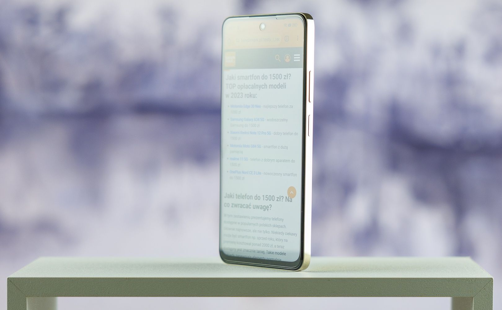 realme 11 5G z boku