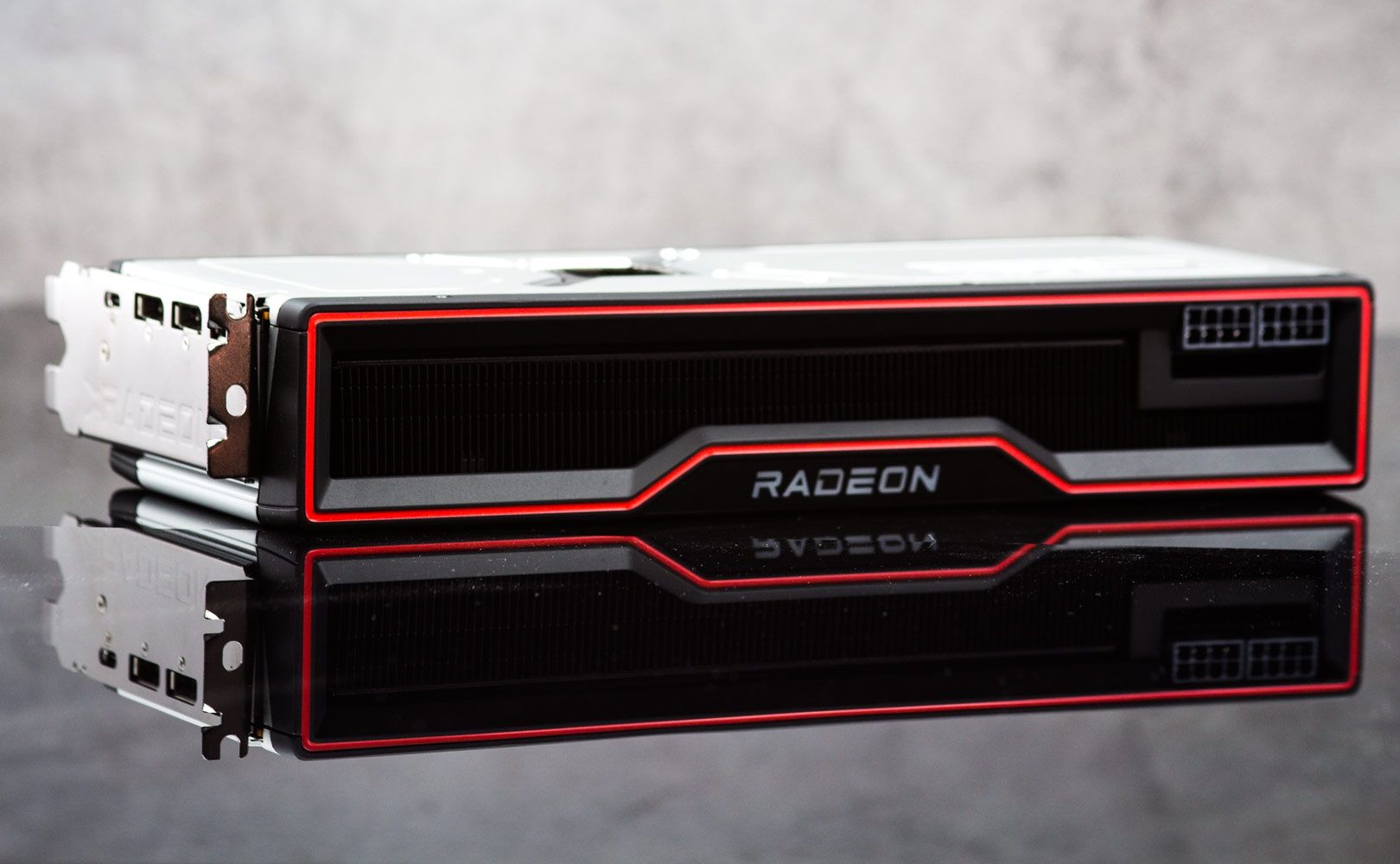AMD Radeon RX 6900 XT - wielkość identyczna jak modelu 6800 XT
