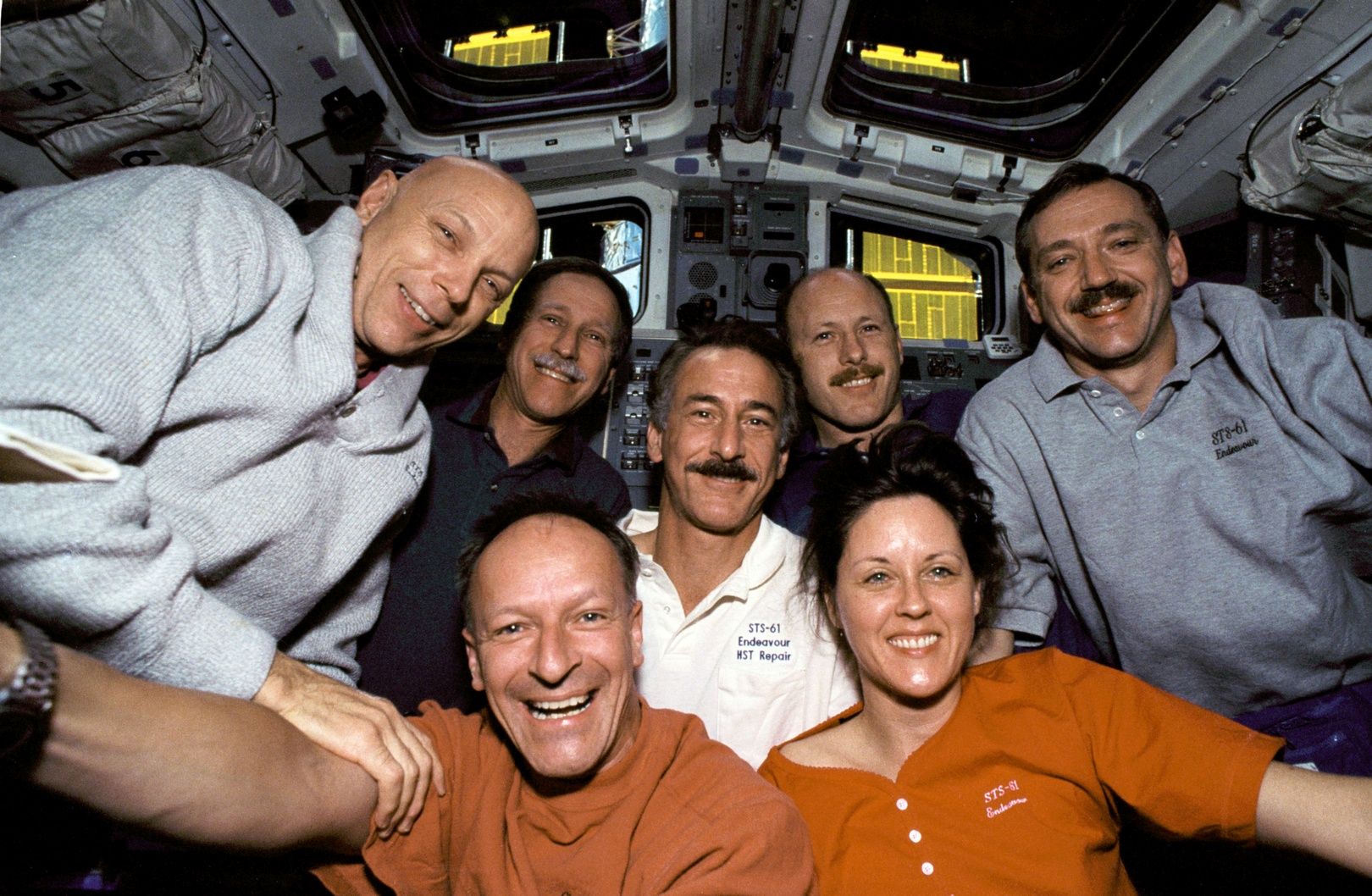 Załoga STS-61