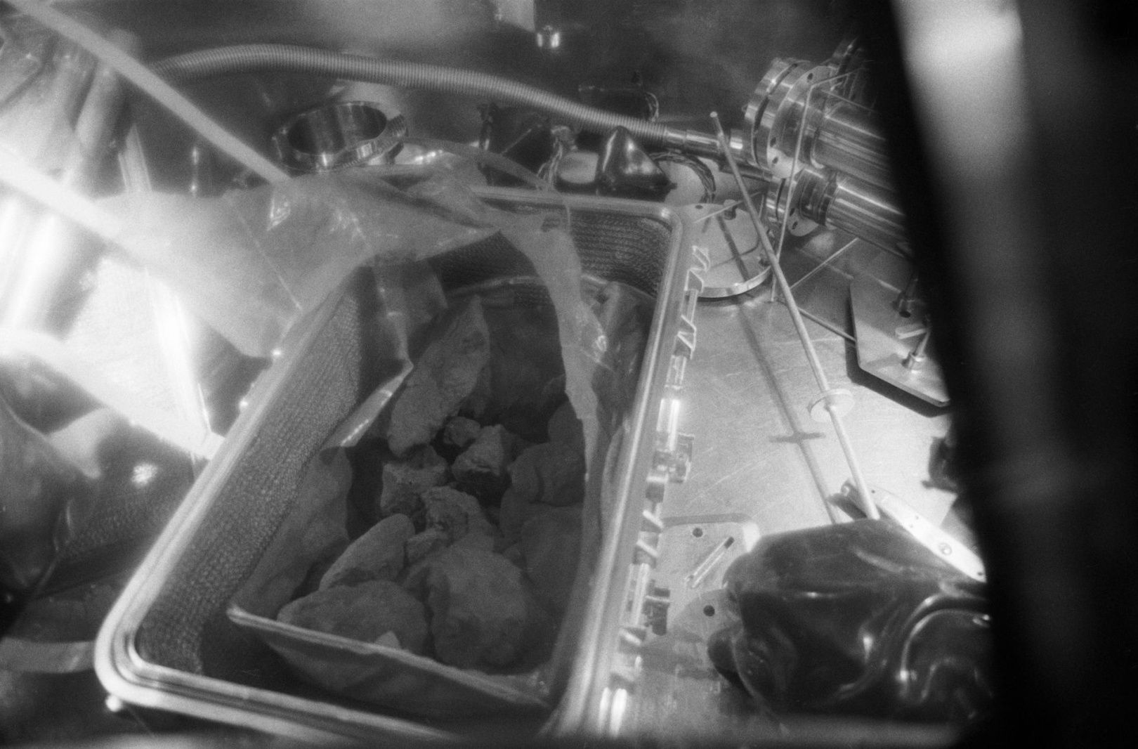 Kamienie przywiezione z Księżyca przez astronautów Apollo 11