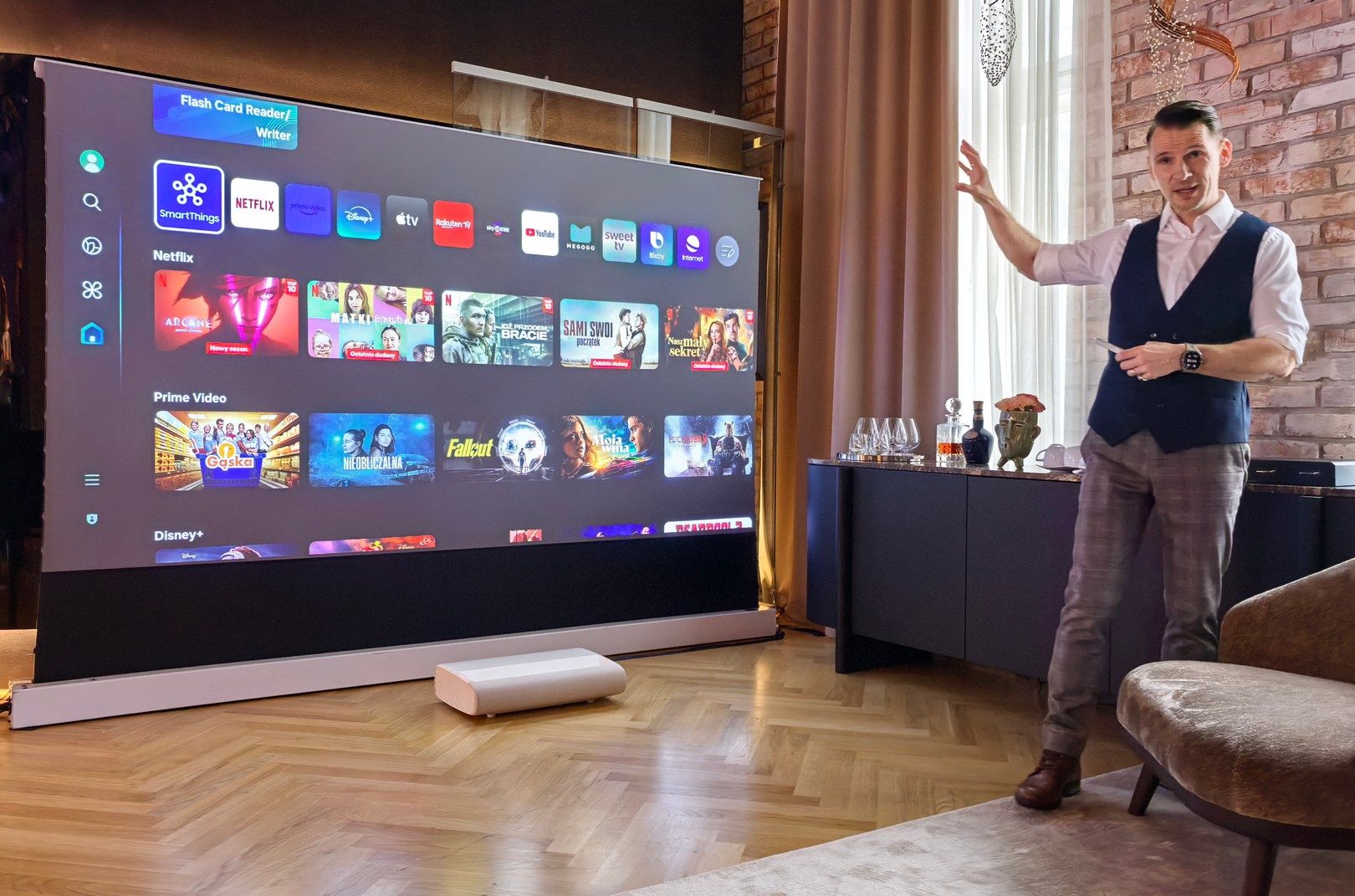 Smart platforma w projektorach The Premiere