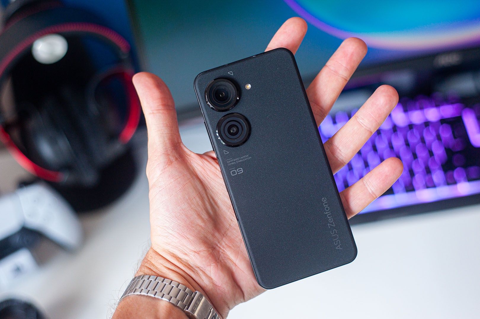 Asus ZenFone 9 w ręce