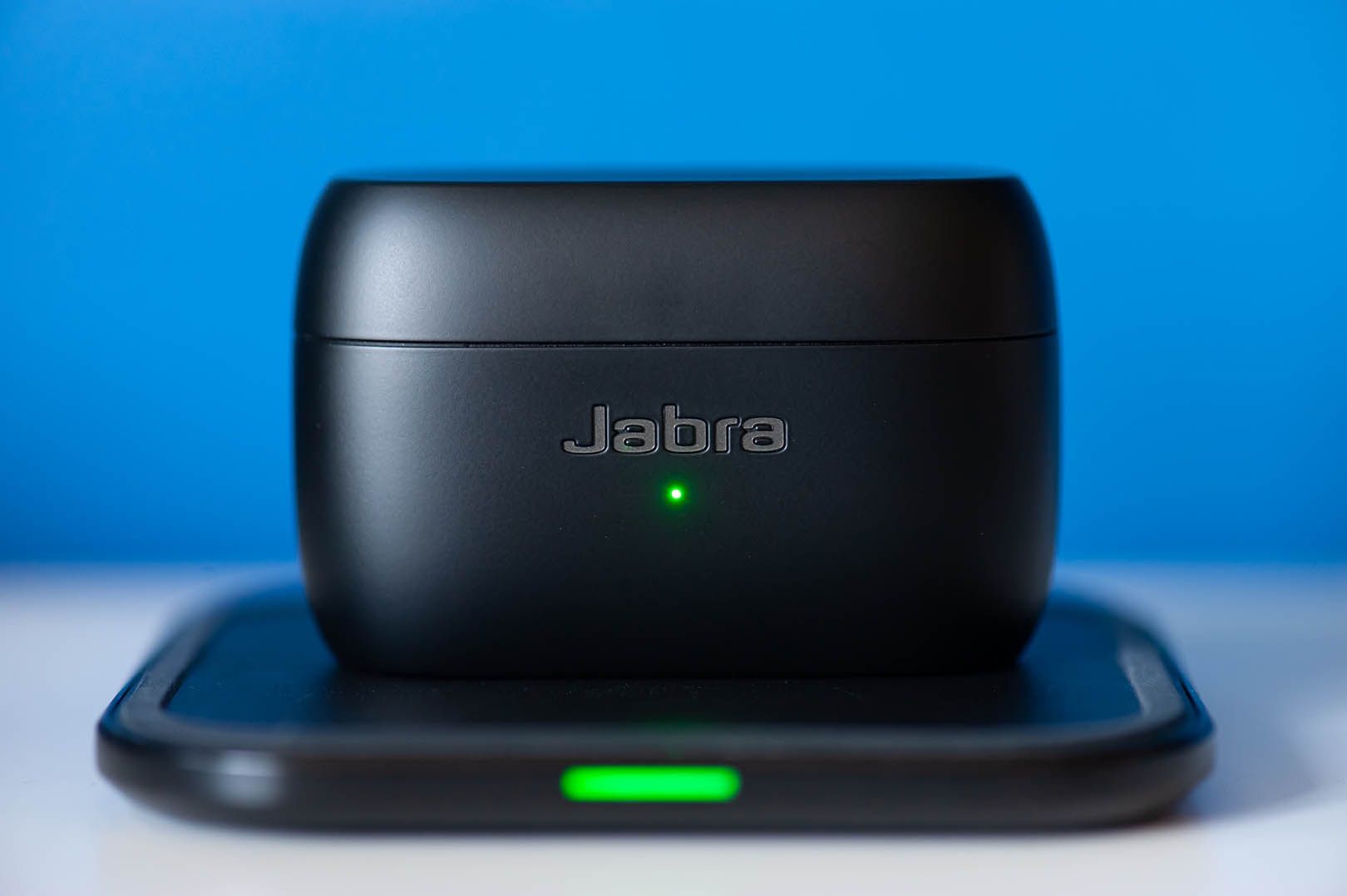 Jabra Elite 85t ładowanie bezprzewodowe