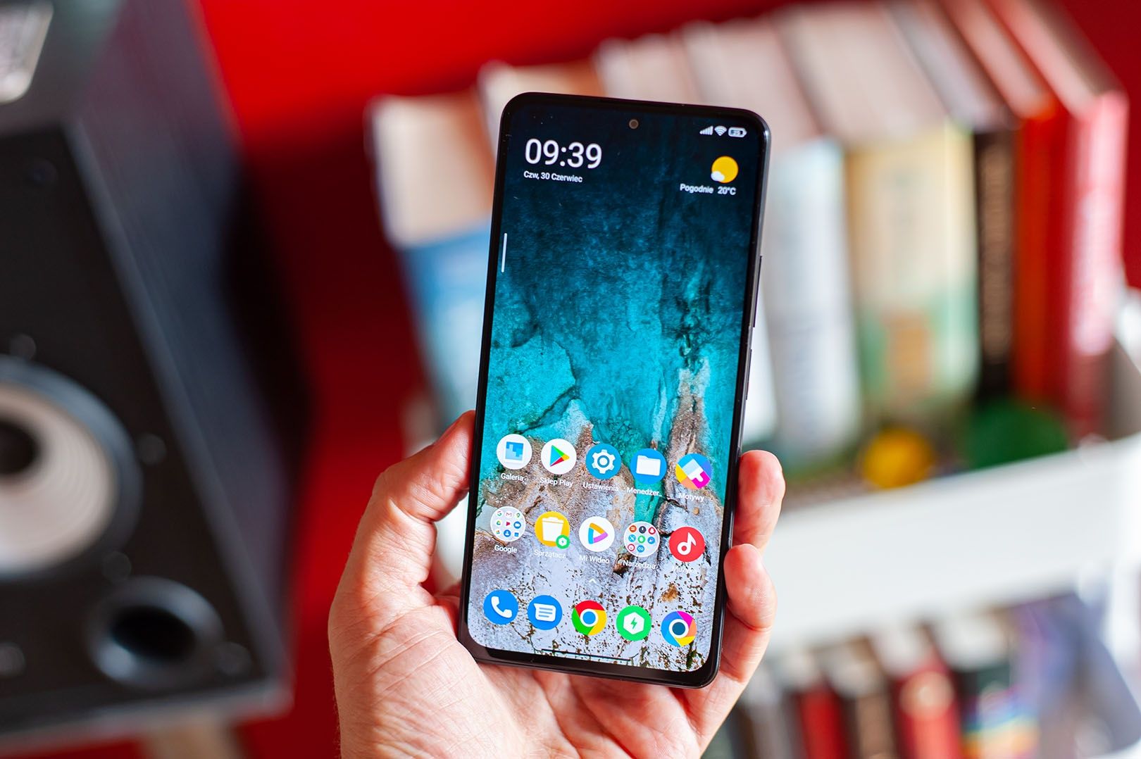 POCO F4