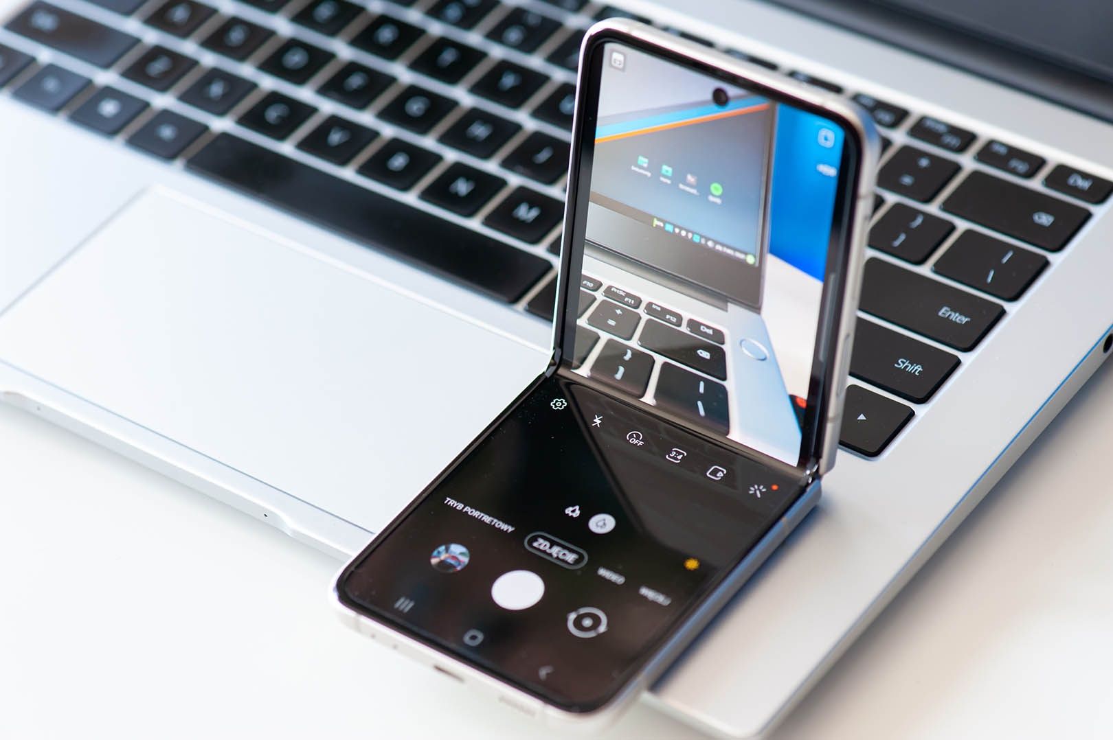 Samsung Galaxy Z Flip 3 składany smartfon