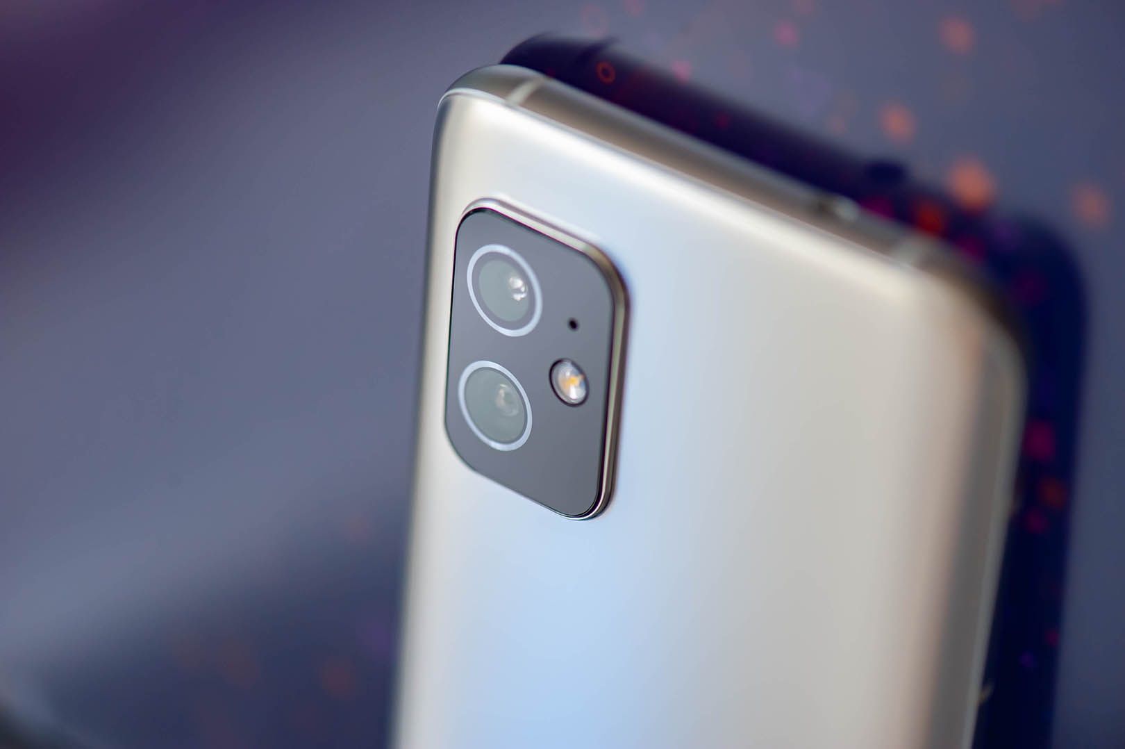 Asus ZenFone 8 tył