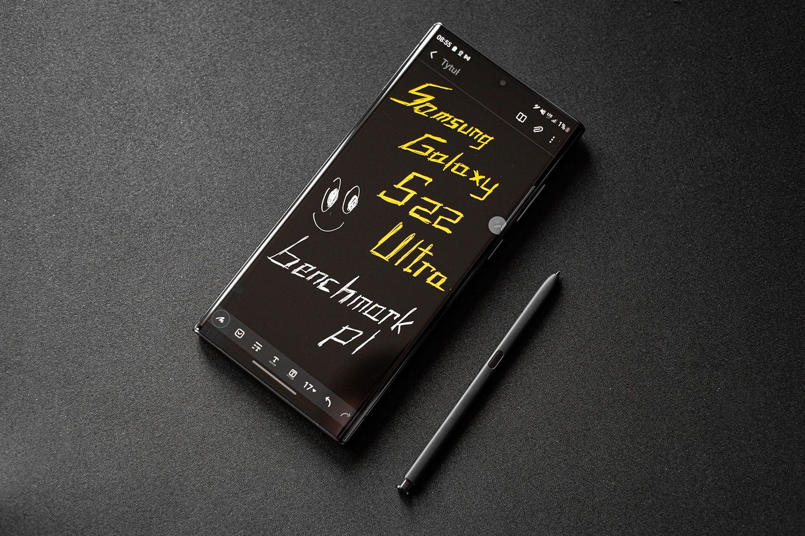 Samasung Galaxy S22 Ultra z piórkiem S Pen