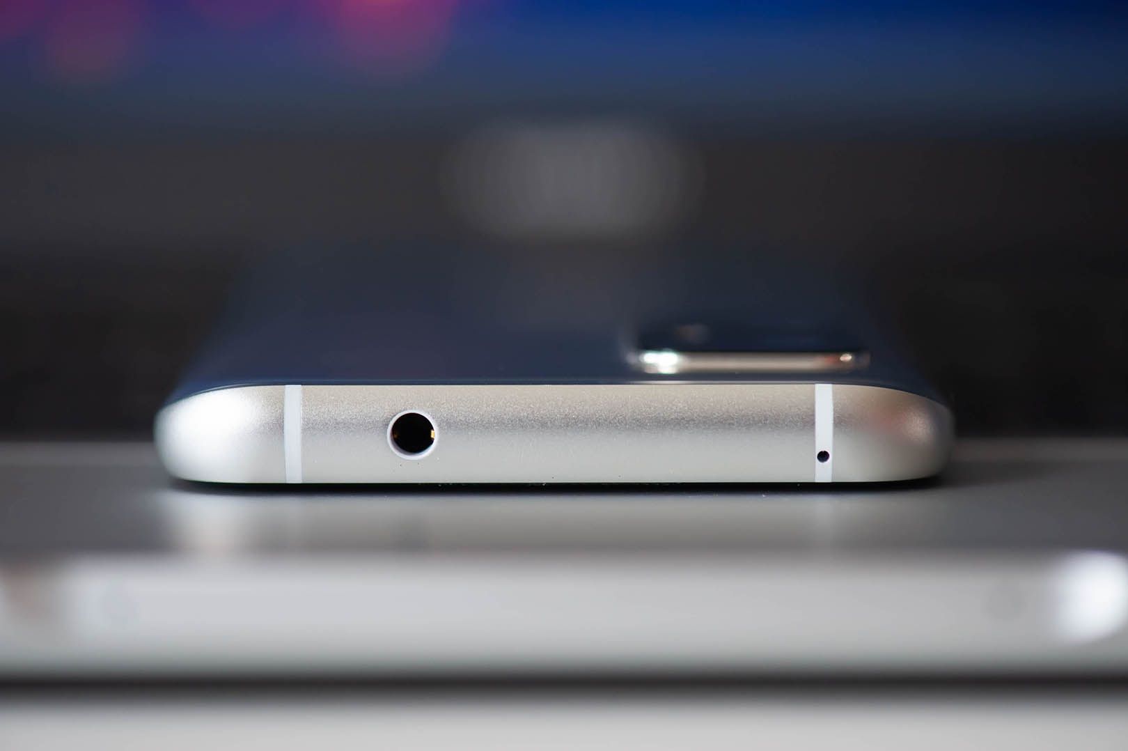 Asus ZenFone 8 mini jack 3,5 mm