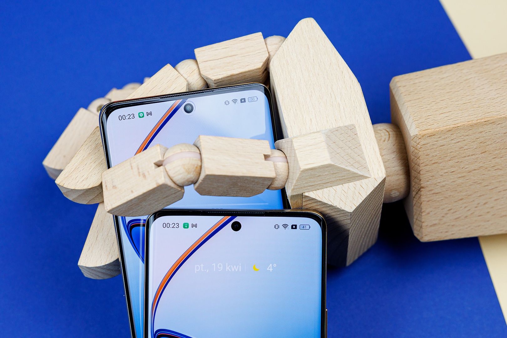 realme 12 Pro i realme 12 Pro Plus aparat w ekranie