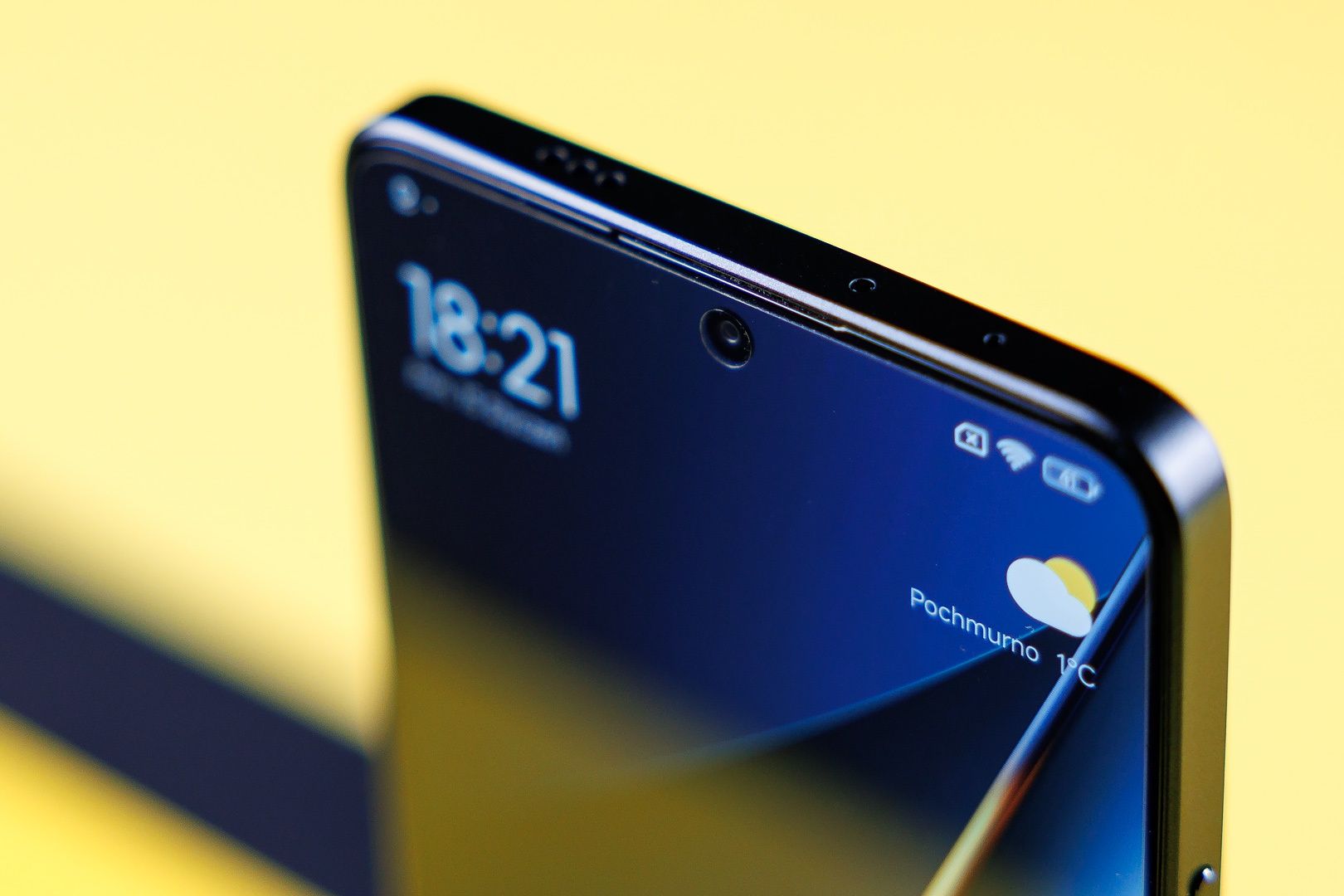 POCO X6 Pro krawędzie ekranu