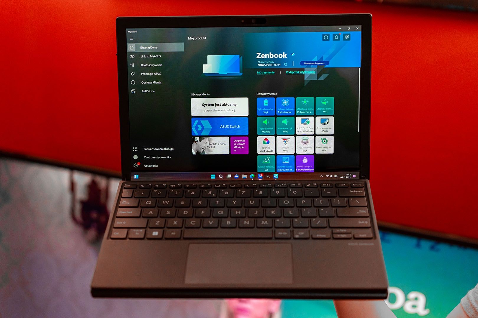 ASUS ZenBook 17 Fold OLED
