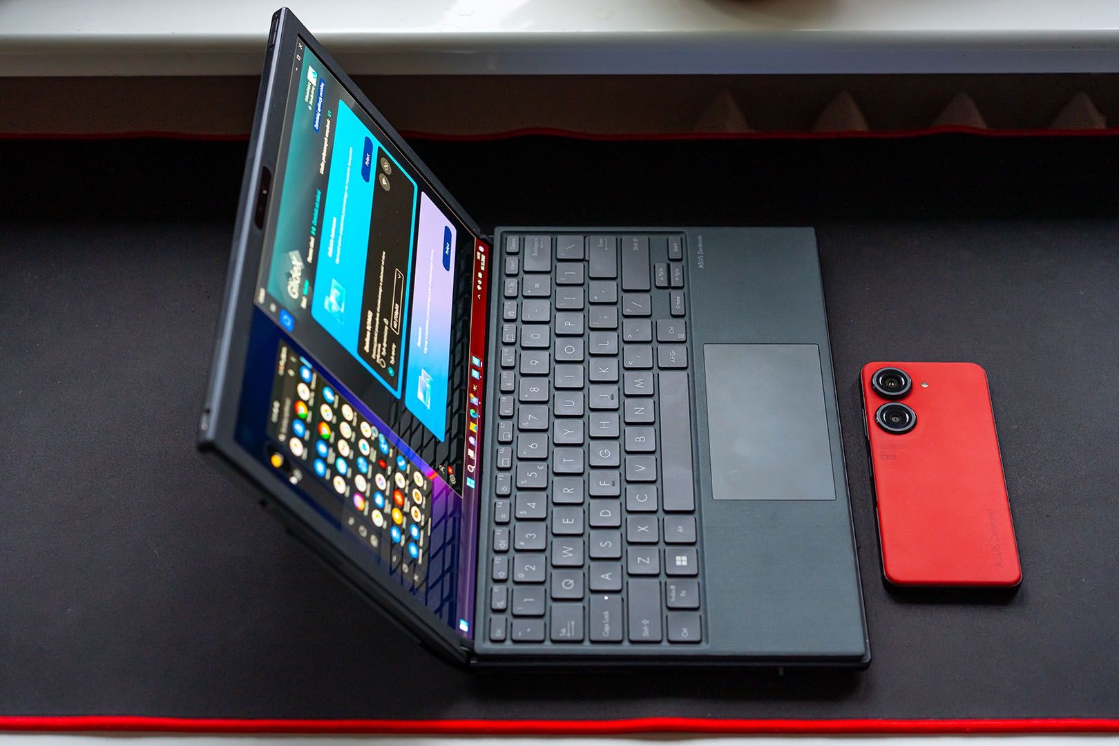 ASUS ZenBook 17 Fold OLED