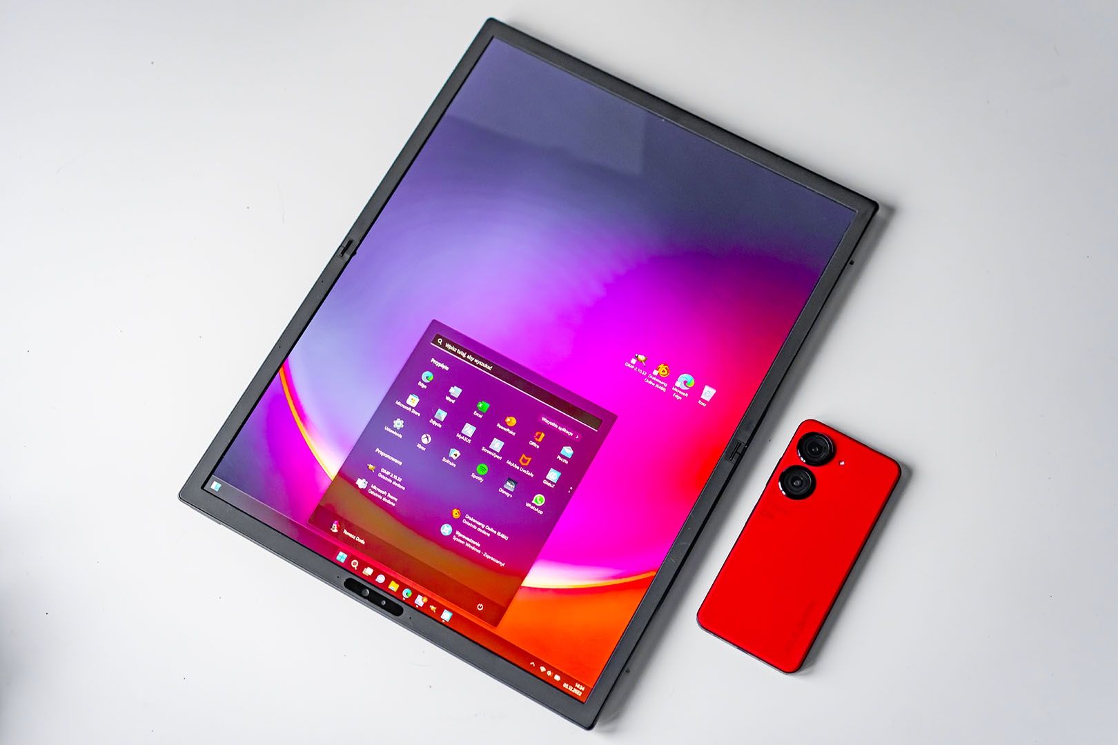 ASUS ZenBook 17 Fold OLED