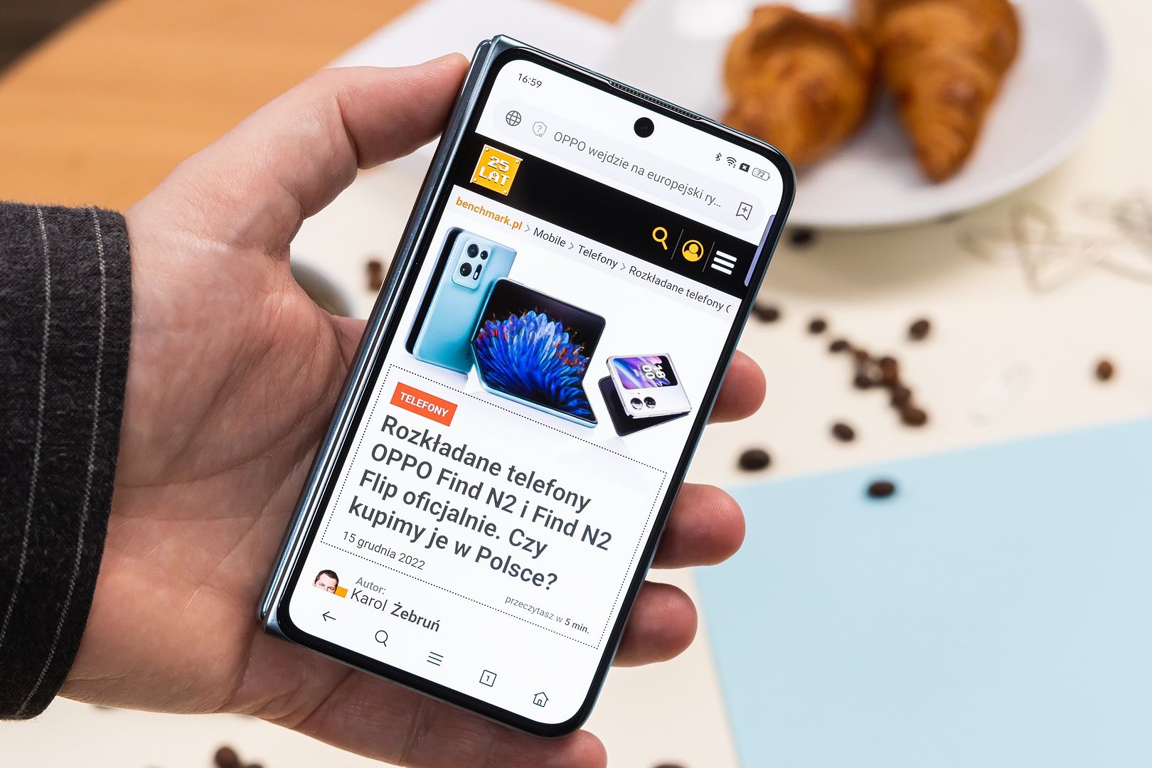 OPPO Find N2 dłoń przeglądarka