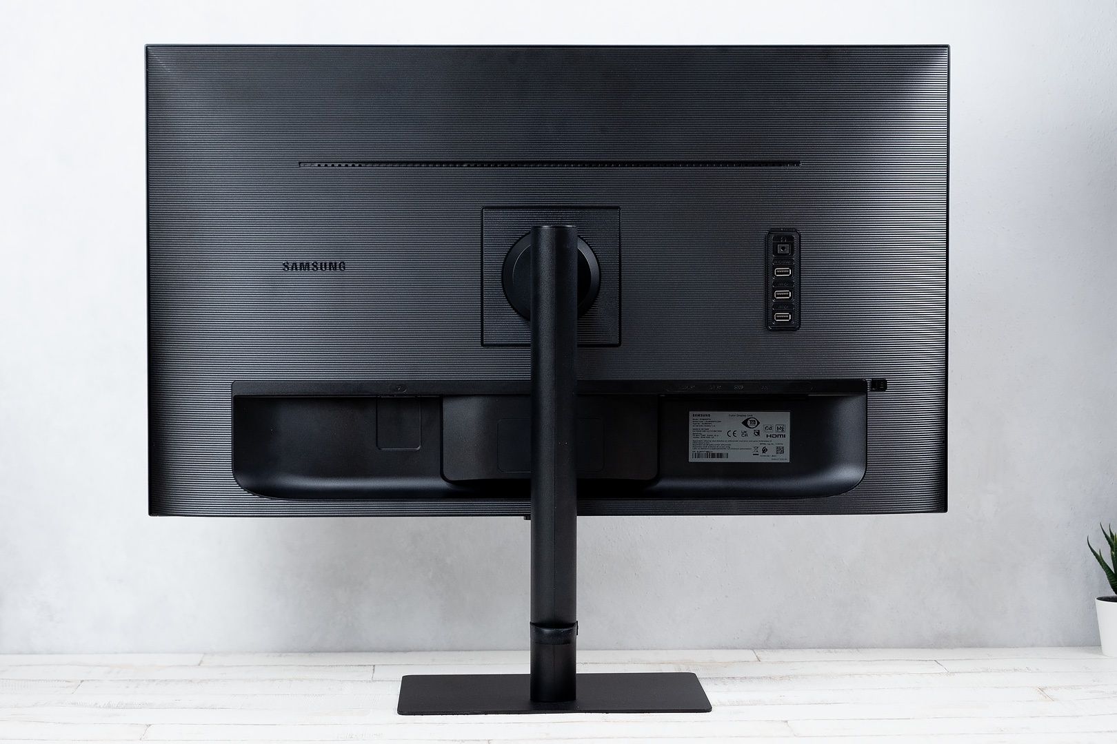 Samsung ViewFinity S8 32 cale tył