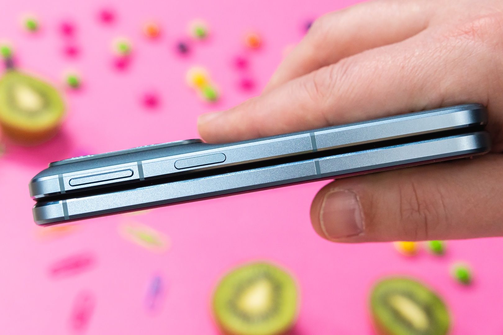 OPPO Find N2 krawędź przyciski