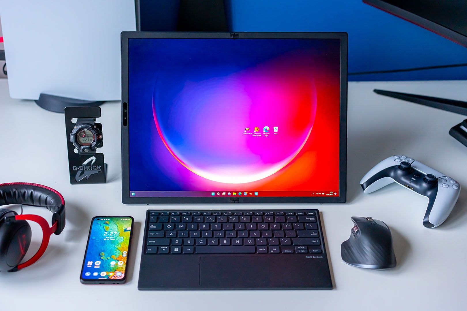 ASUS ZenBook 17 Fold OLED