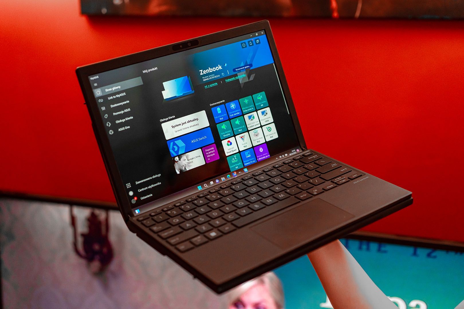 ASUS ZenBook 17 Fold OLED