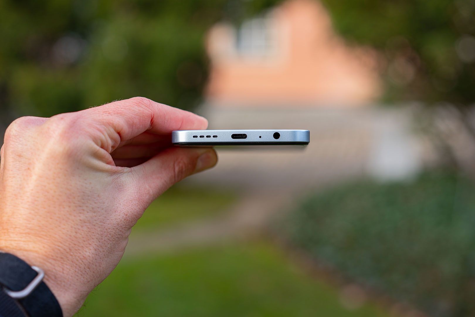 Infinix Note 12 2023 głośnik, port USB-C i mini jack