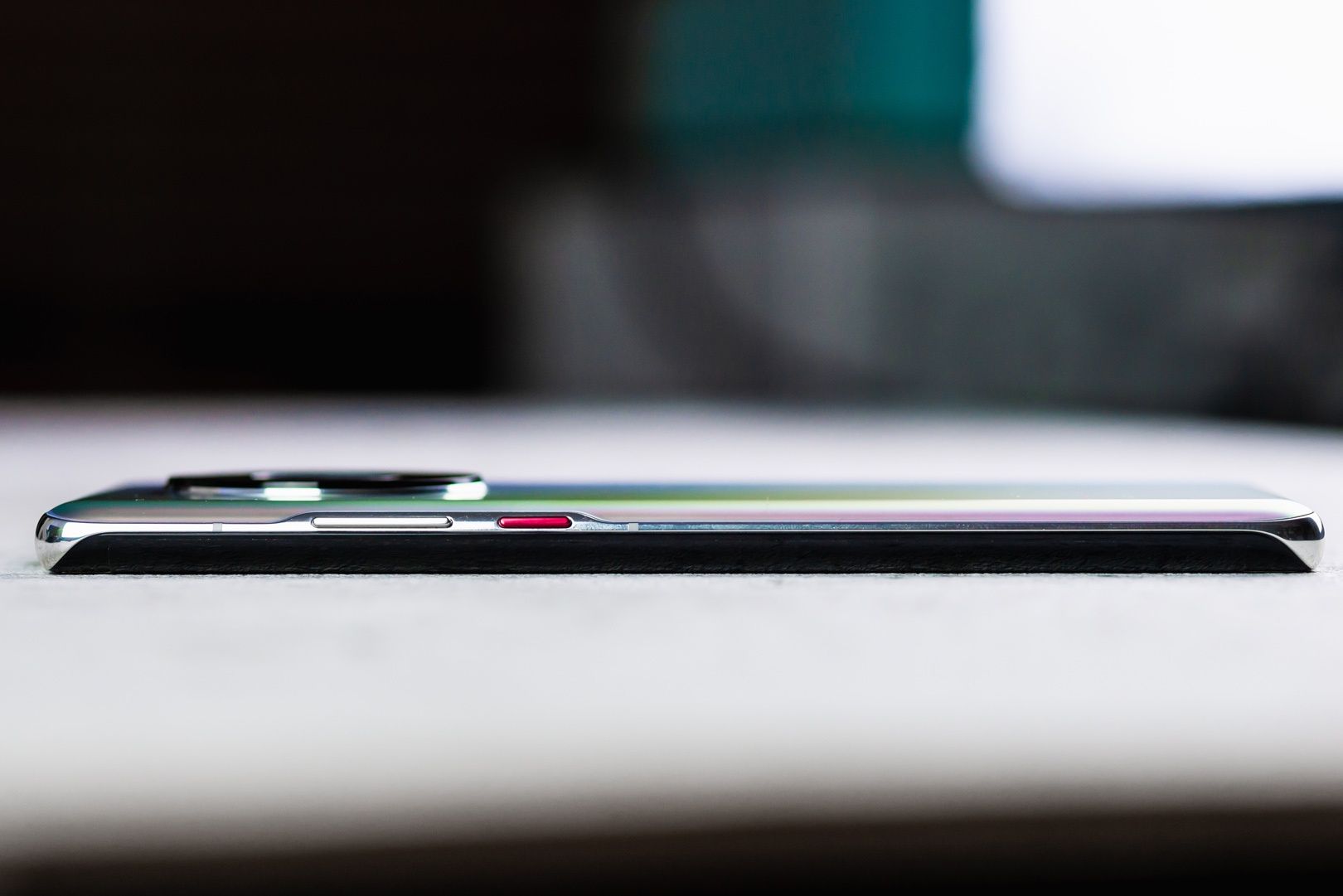 Huawei Mate 40 Pro prawa krawędź z przyciskami