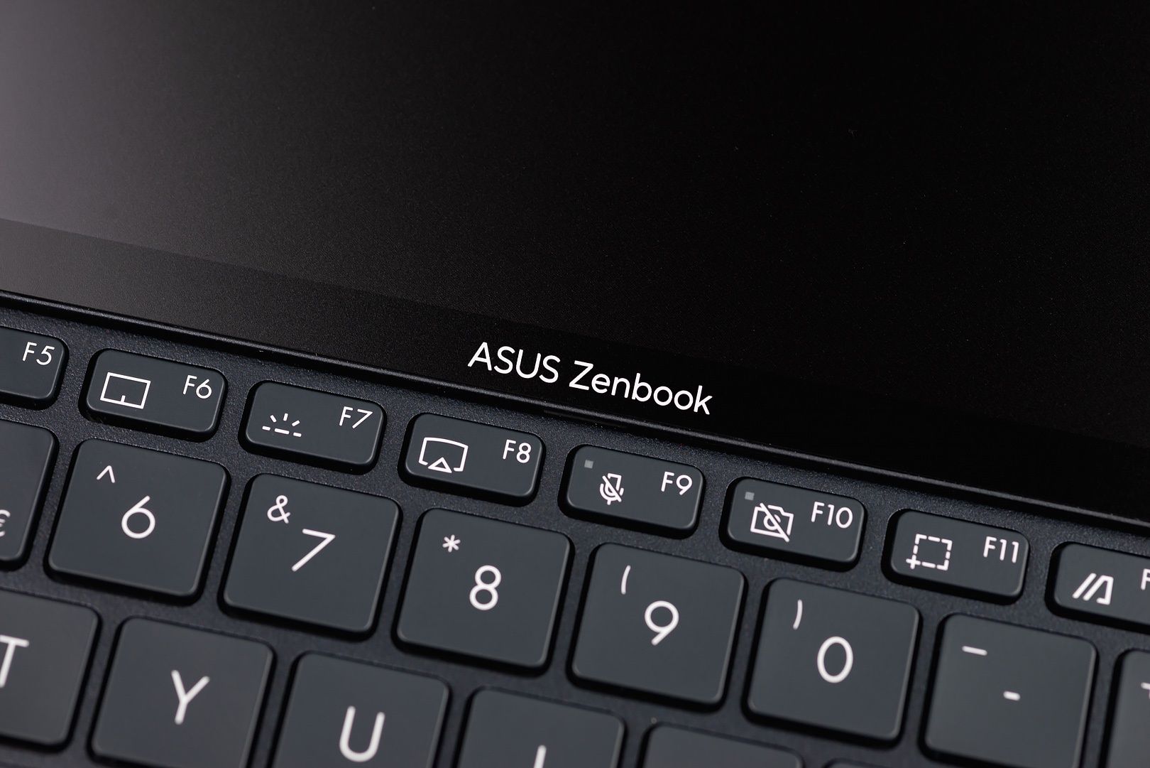 ASUS Zenbook Pro 14 Duo OLED klawiatura