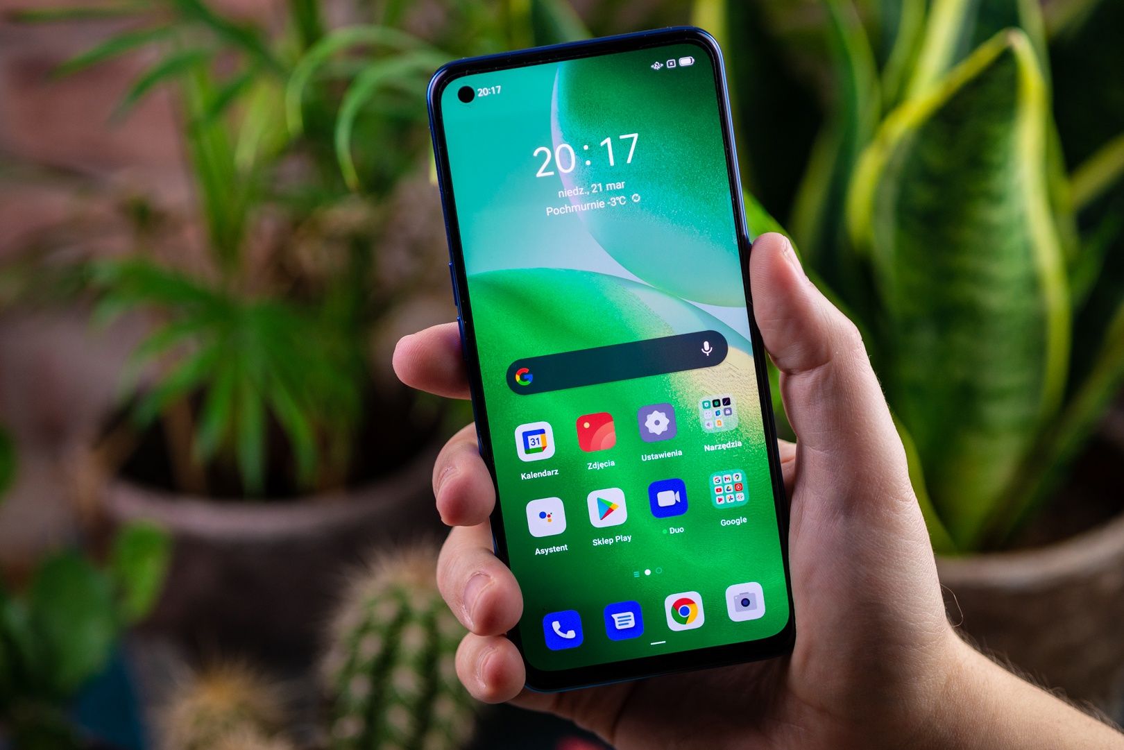 OPPO Reno5 5G dłoń
