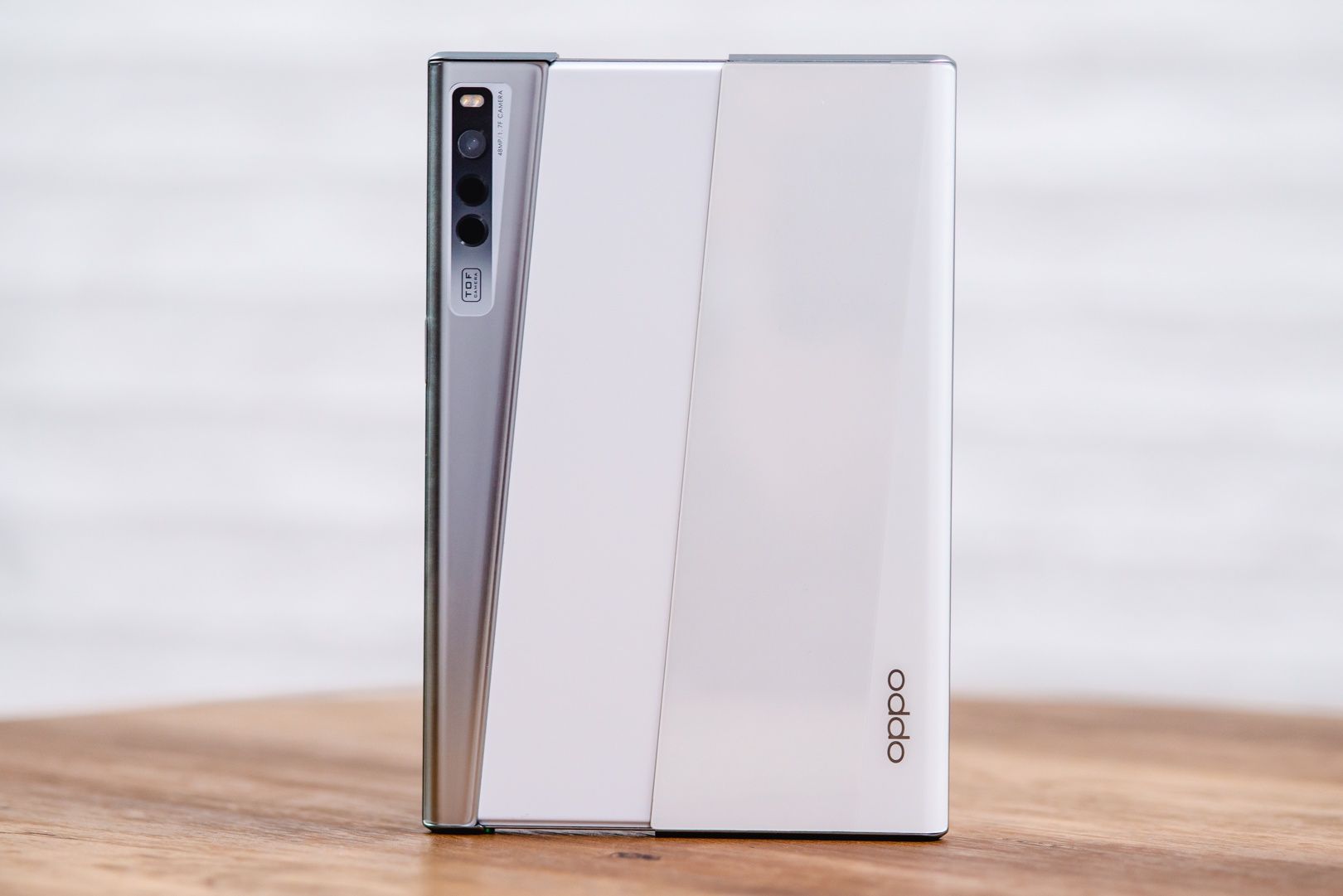 Rozłożony OPPO X 2021 z tyłu