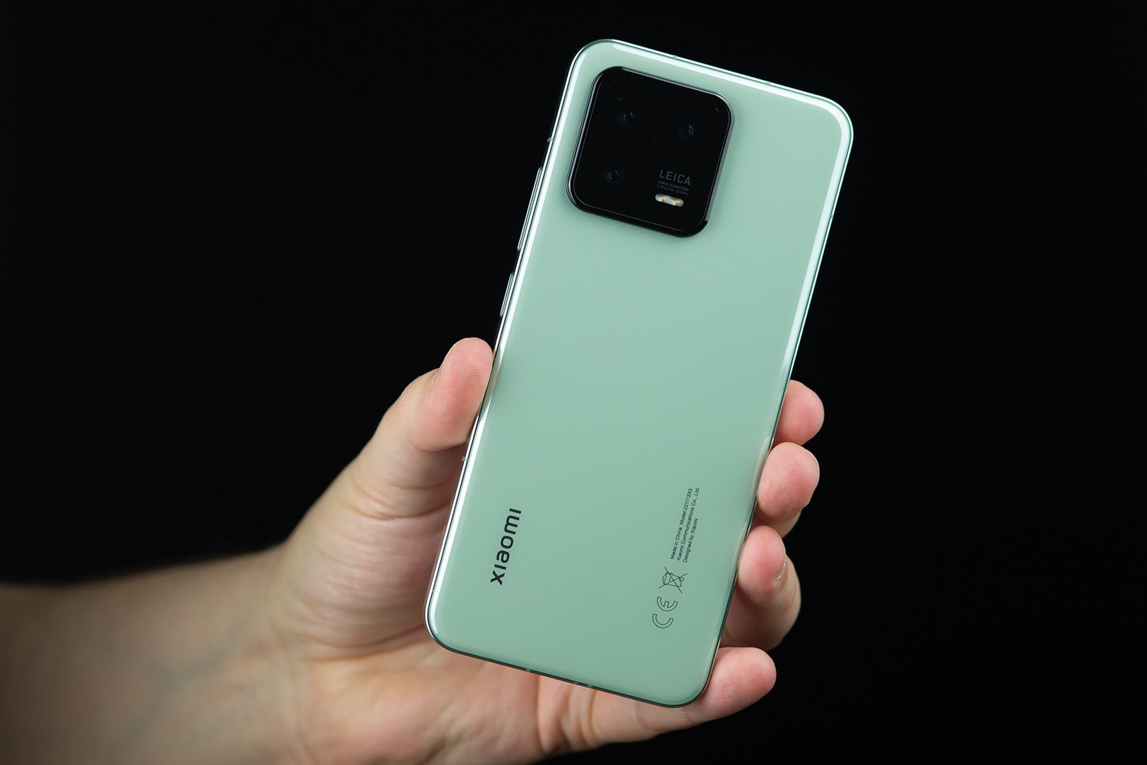 Xiaomi 13 ręka tył