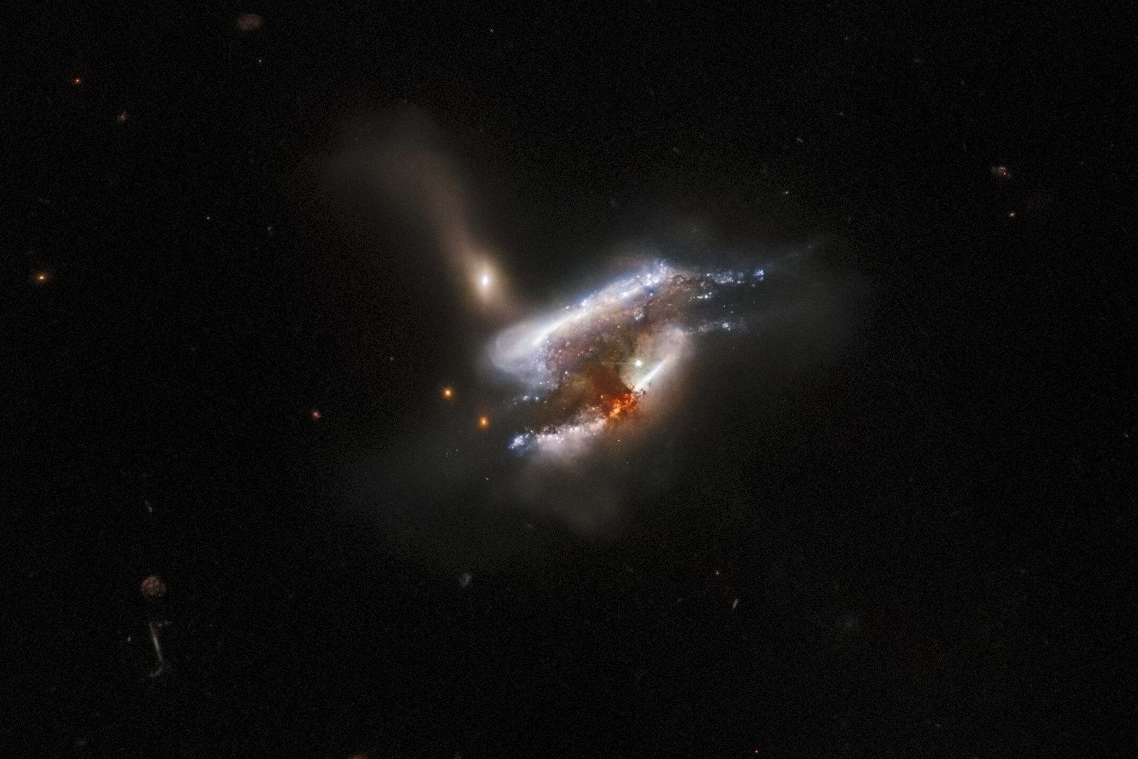 IC 2431 zderzenie 3 galaktyk