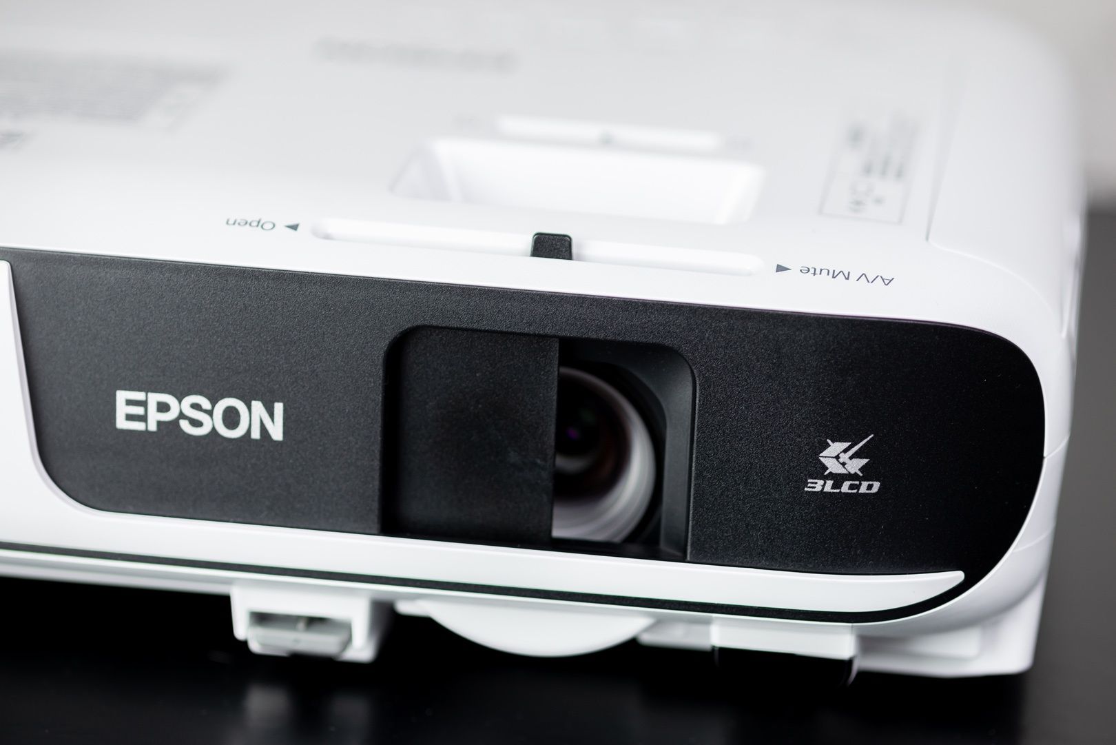 Epson EB-FH52 osłona obiektyw