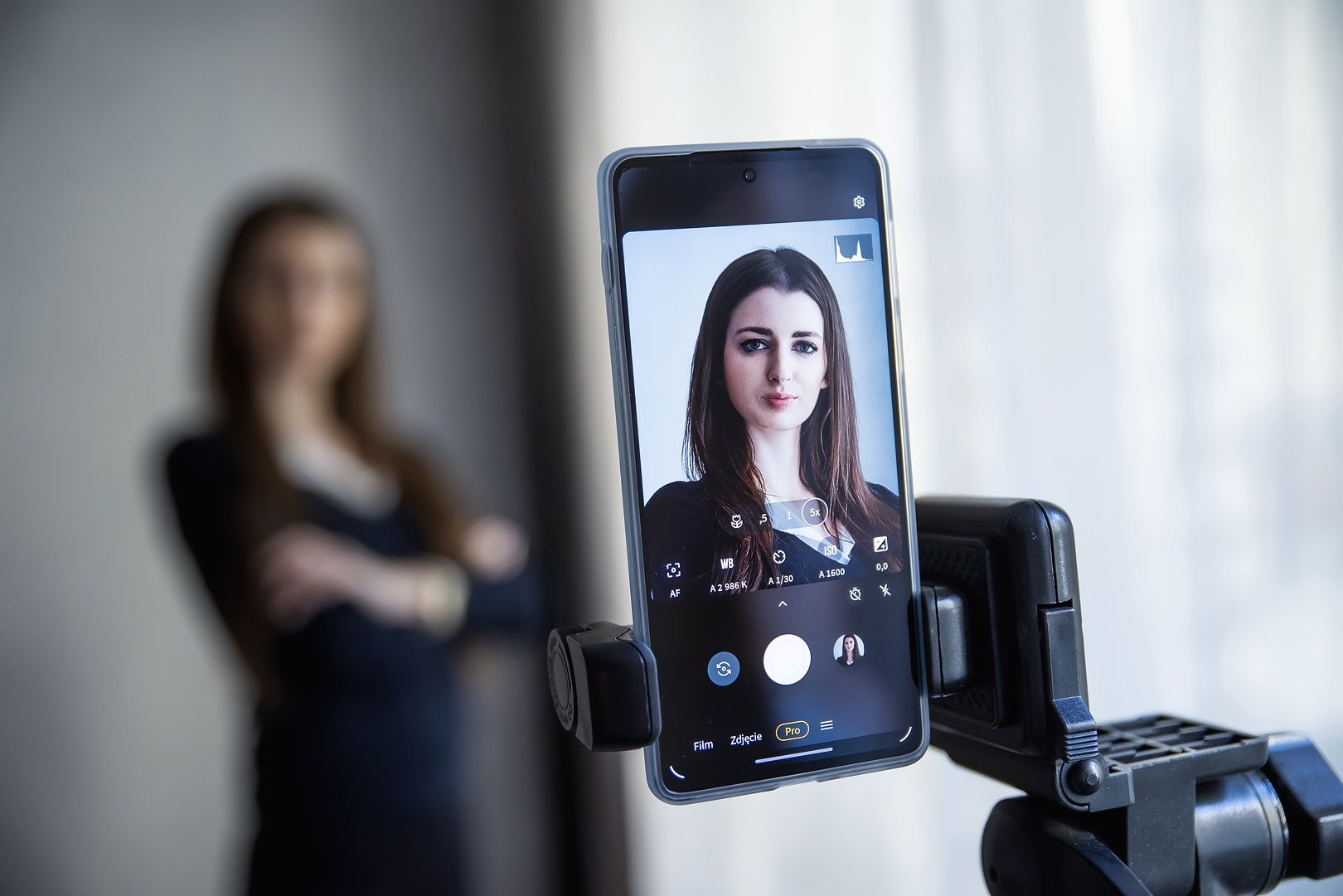 Smartfon na statywie