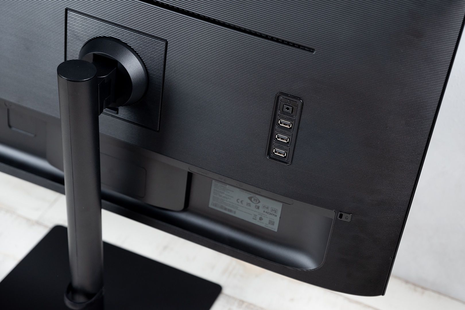 Samsung ViewFinity S8 32 cale złącza USB