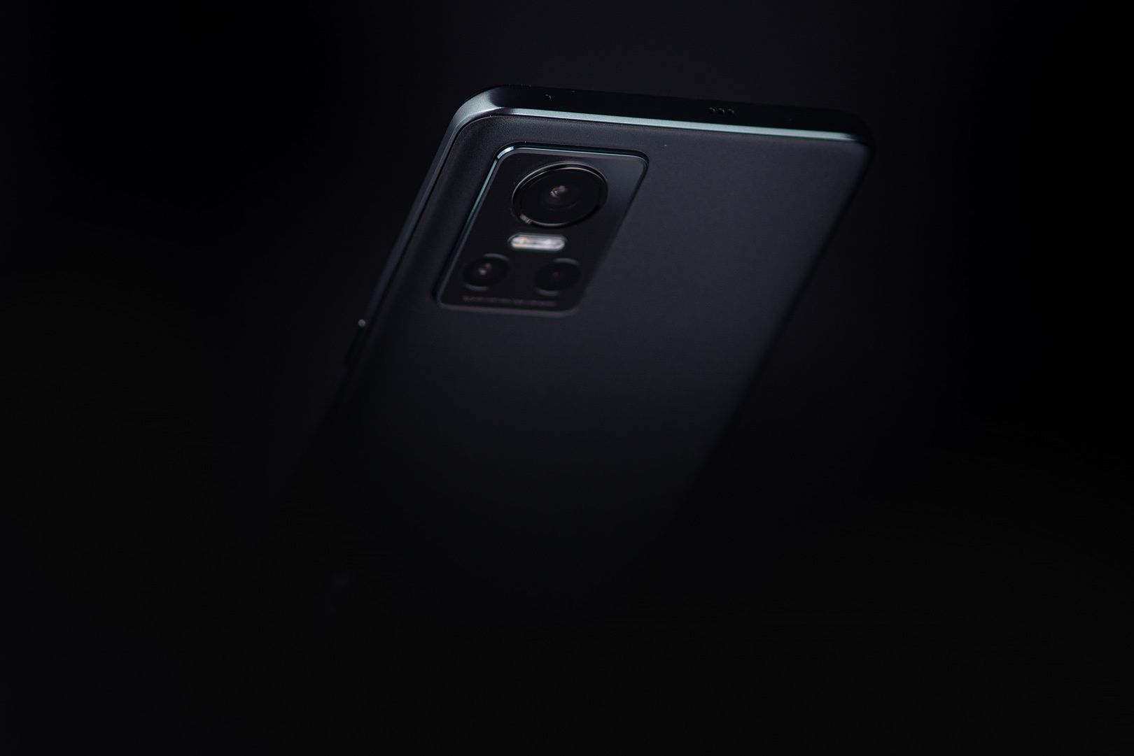 realme GT NEO 3 150W sylwetka