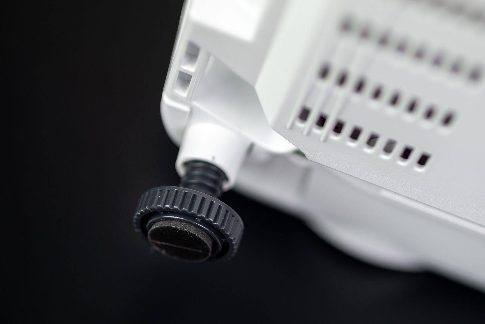 Epson EB-FH52 wykręcana nóżka