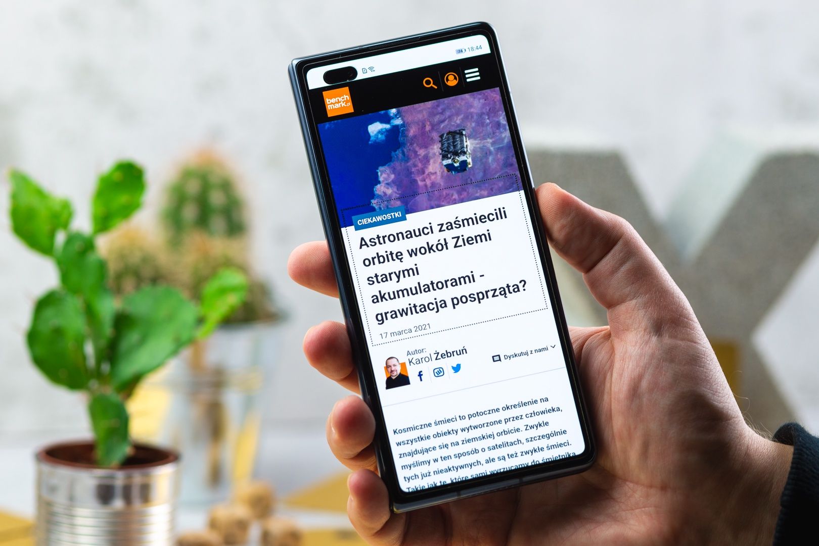 Huawei Mate X2 telefon złożony