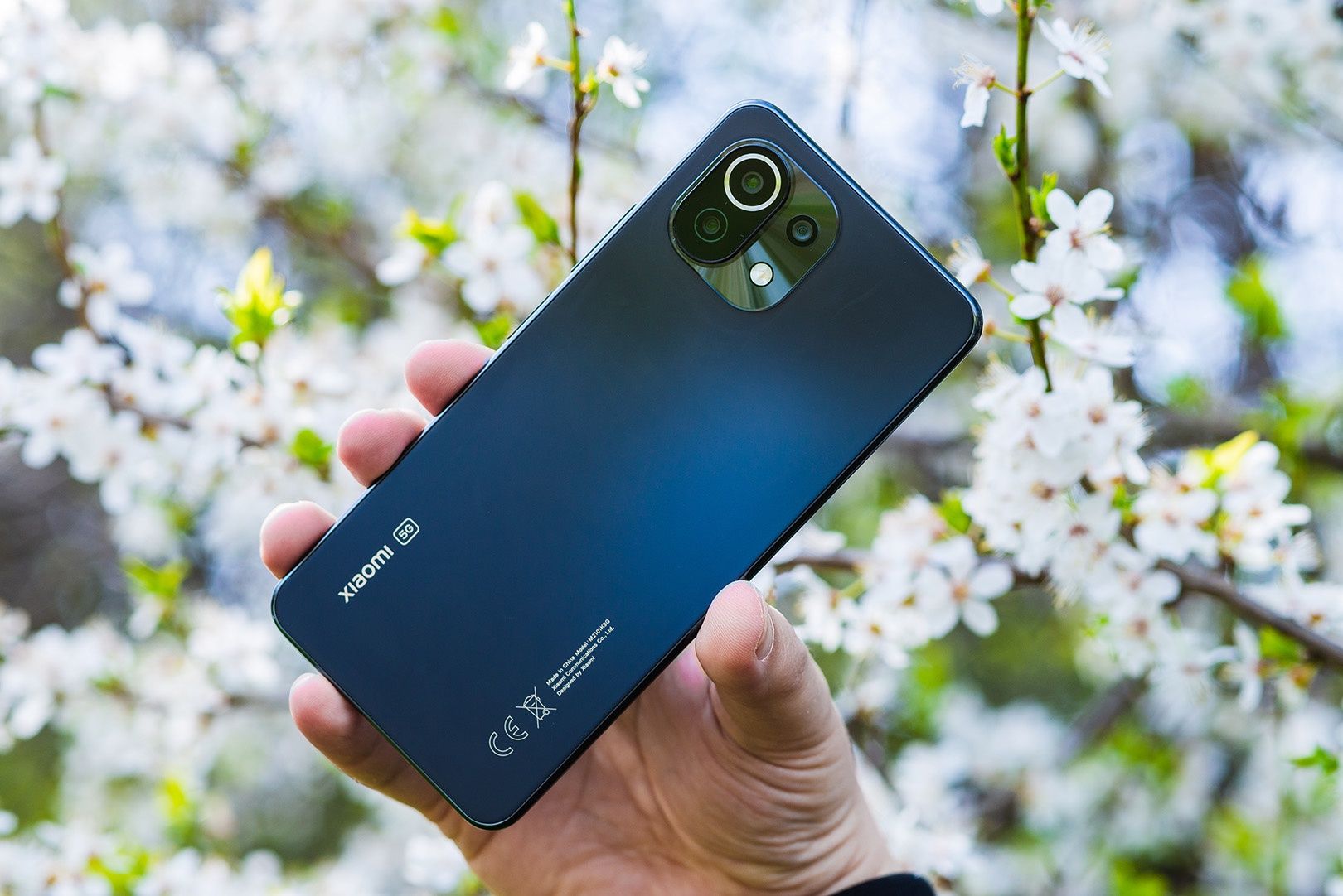 Xiaomi Mi 11 Lite 5G tył dłoń