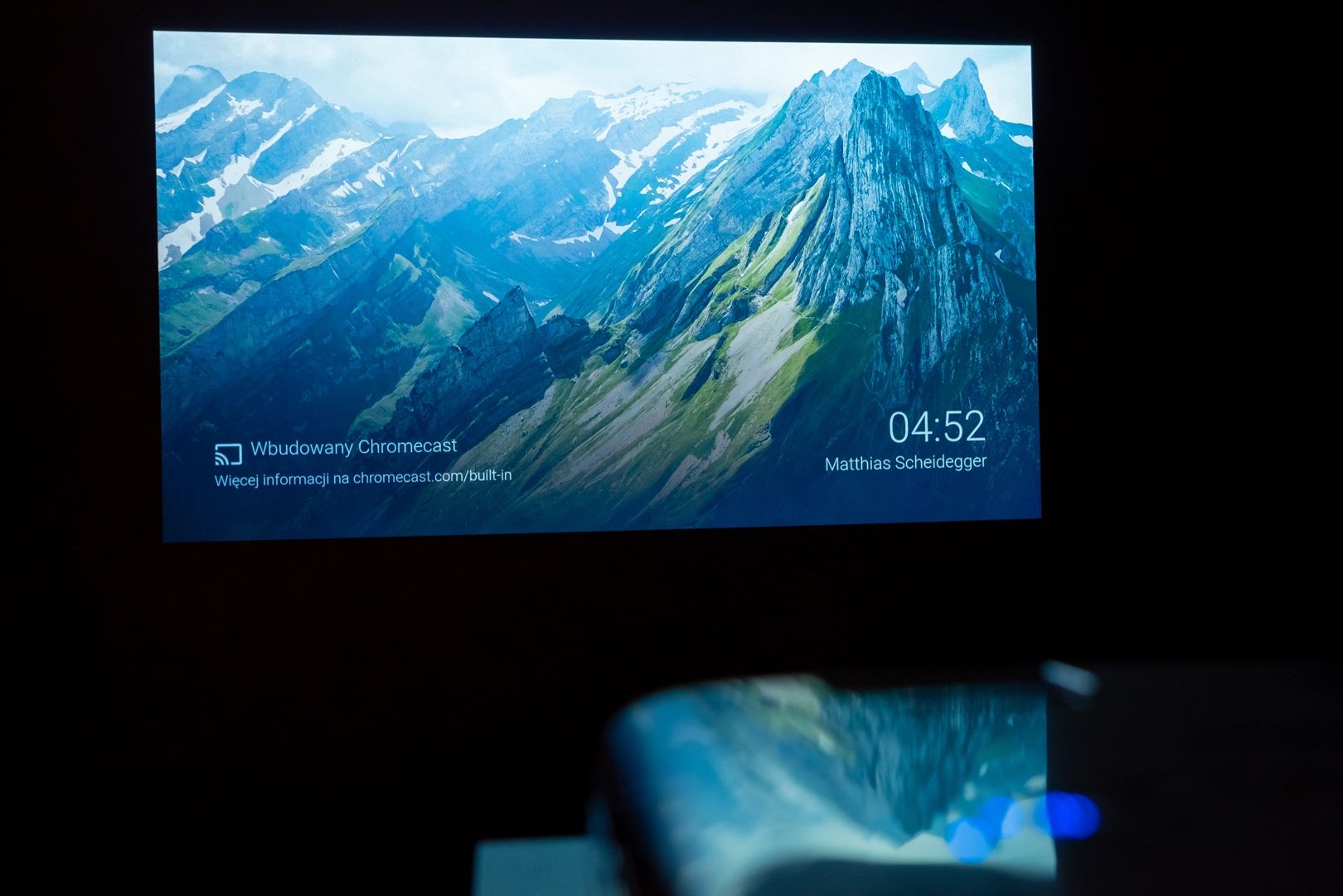 Epson EB-FH52 obraz z Chromecast